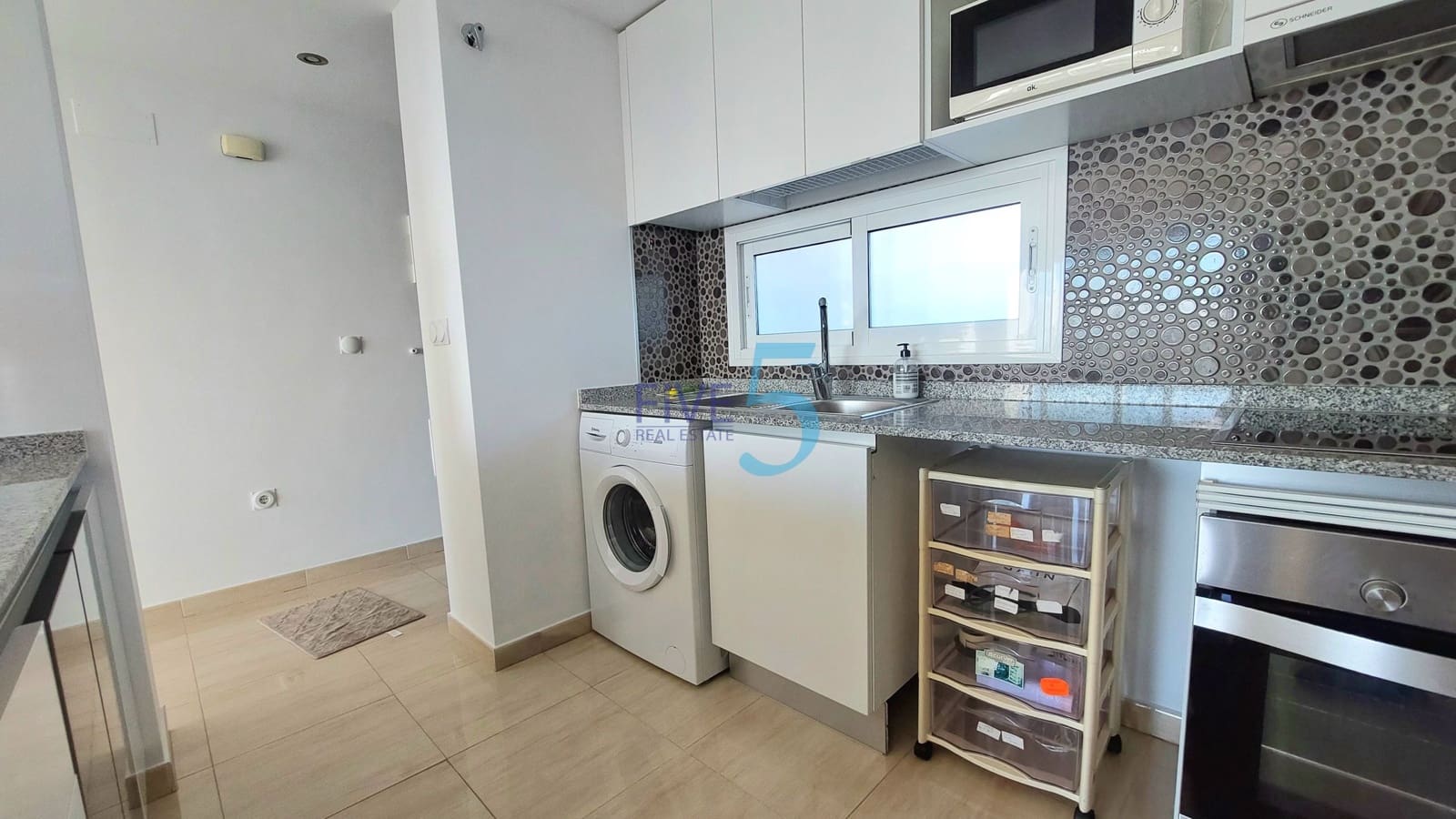 Apartamento de 2 habitaciones en Villamartin en venta con piscina garaje - 215.000 € (Ref: 9938754)
