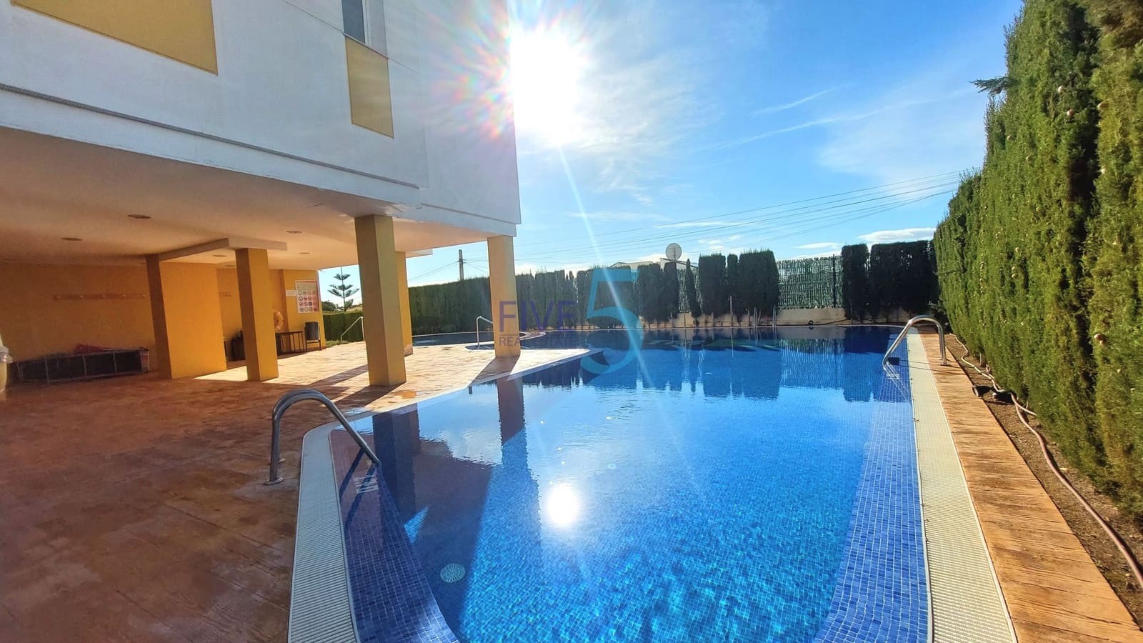 Apartamento de 2 habitaciones en Villamartin en venta con piscina garaje - 215.000 € (Ref: 9938754)