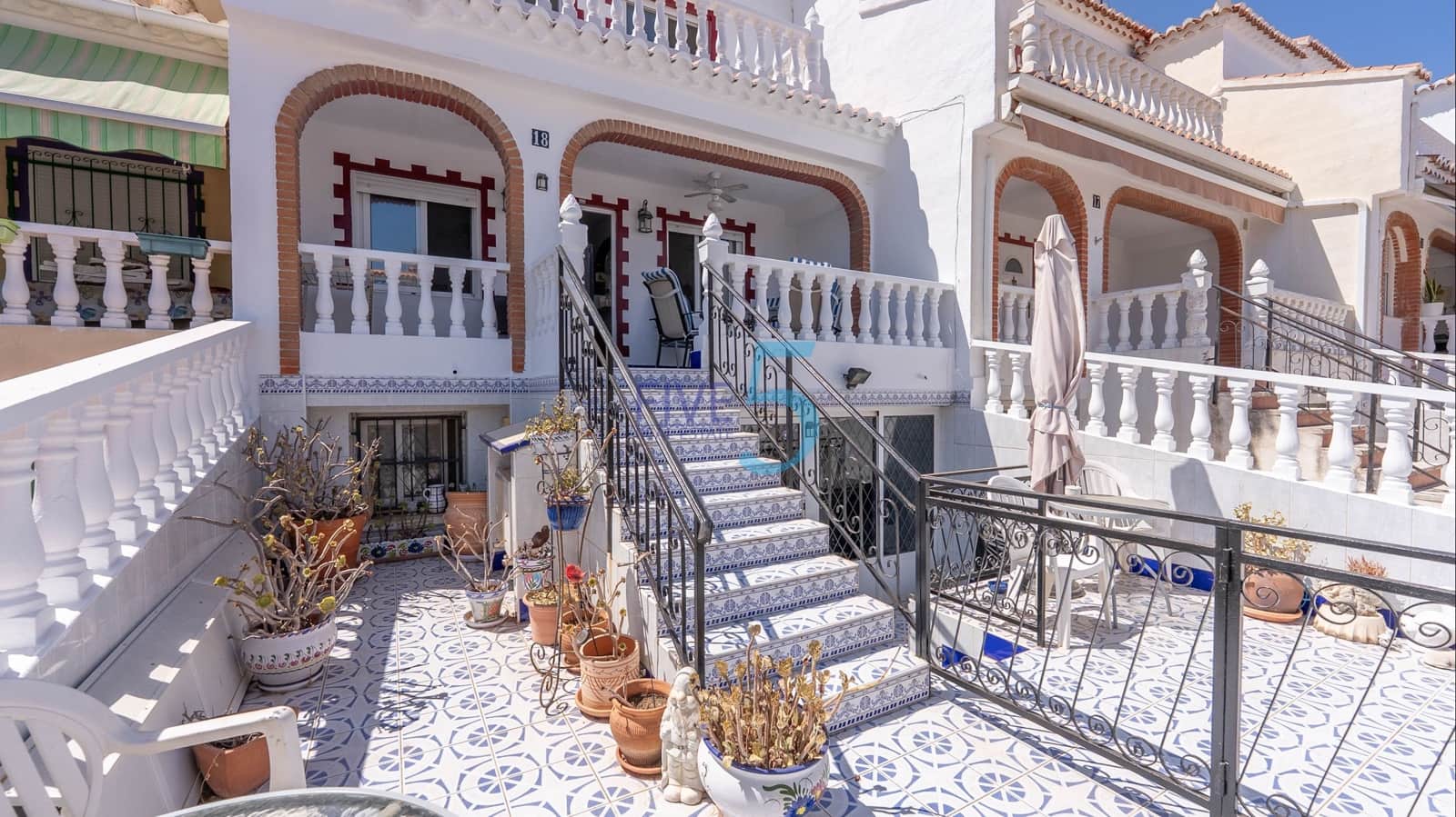 3 soveværelse Byhus til salg i Torrevieja med swimmingpool - € 249.000 (Ref: 9939042)