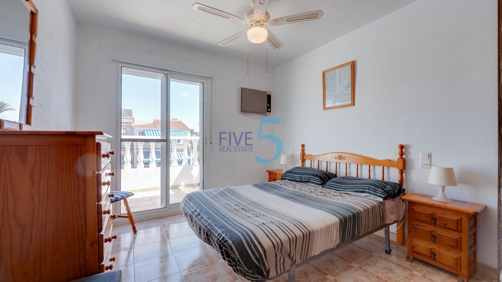 3 soveværelse Byhus til salg i Torrevieja med swimmingpool - € 249.000 (Ref: 9939042)