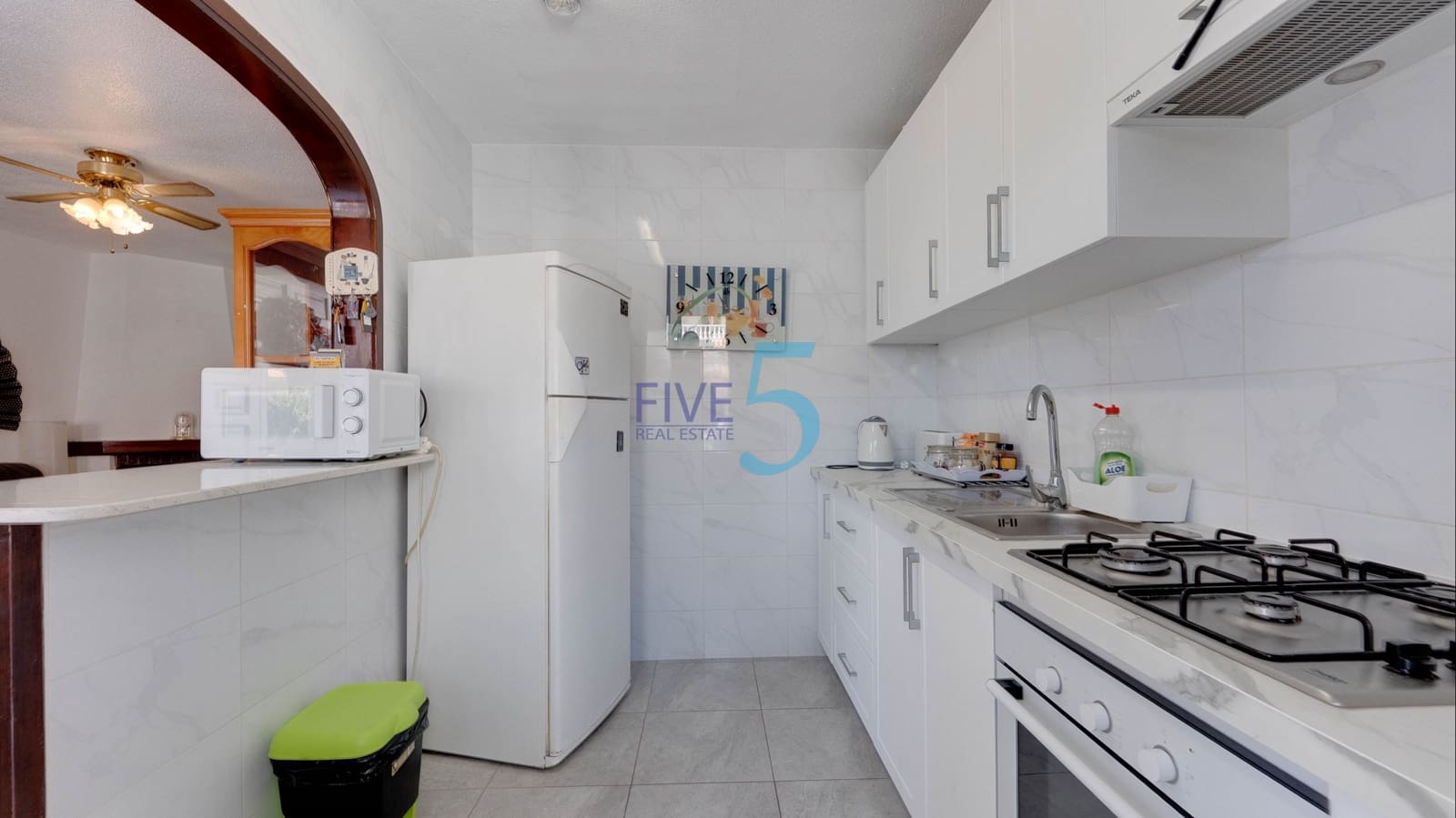 3 soveværelse Byhus til salg i Torrevieja med swimmingpool - € 249.000 (Ref: 9939042)