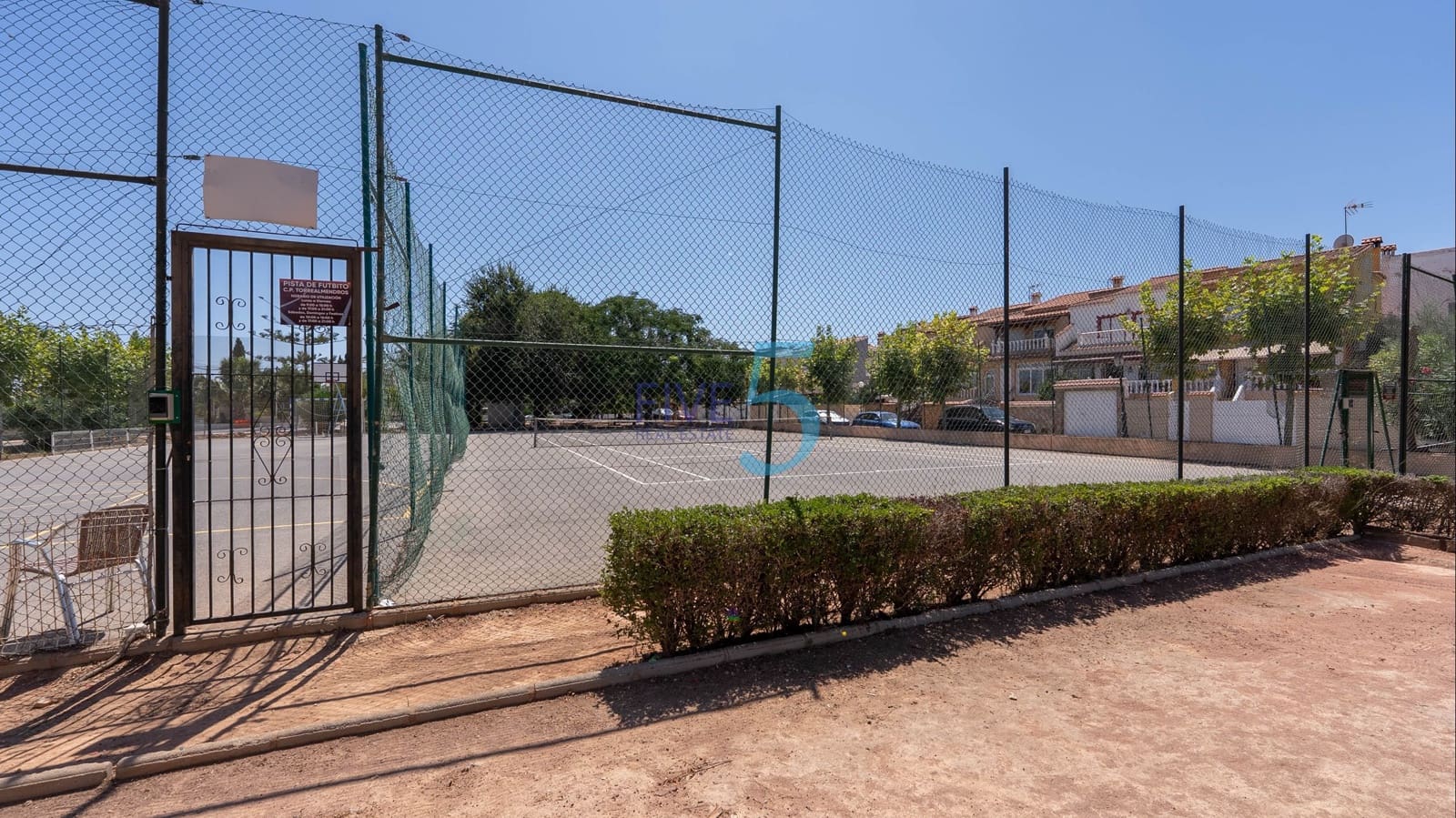 3 soveværelse Byhus til salg i Torrevieja med swimmingpool - € 249.000 (Ref: 9939042)