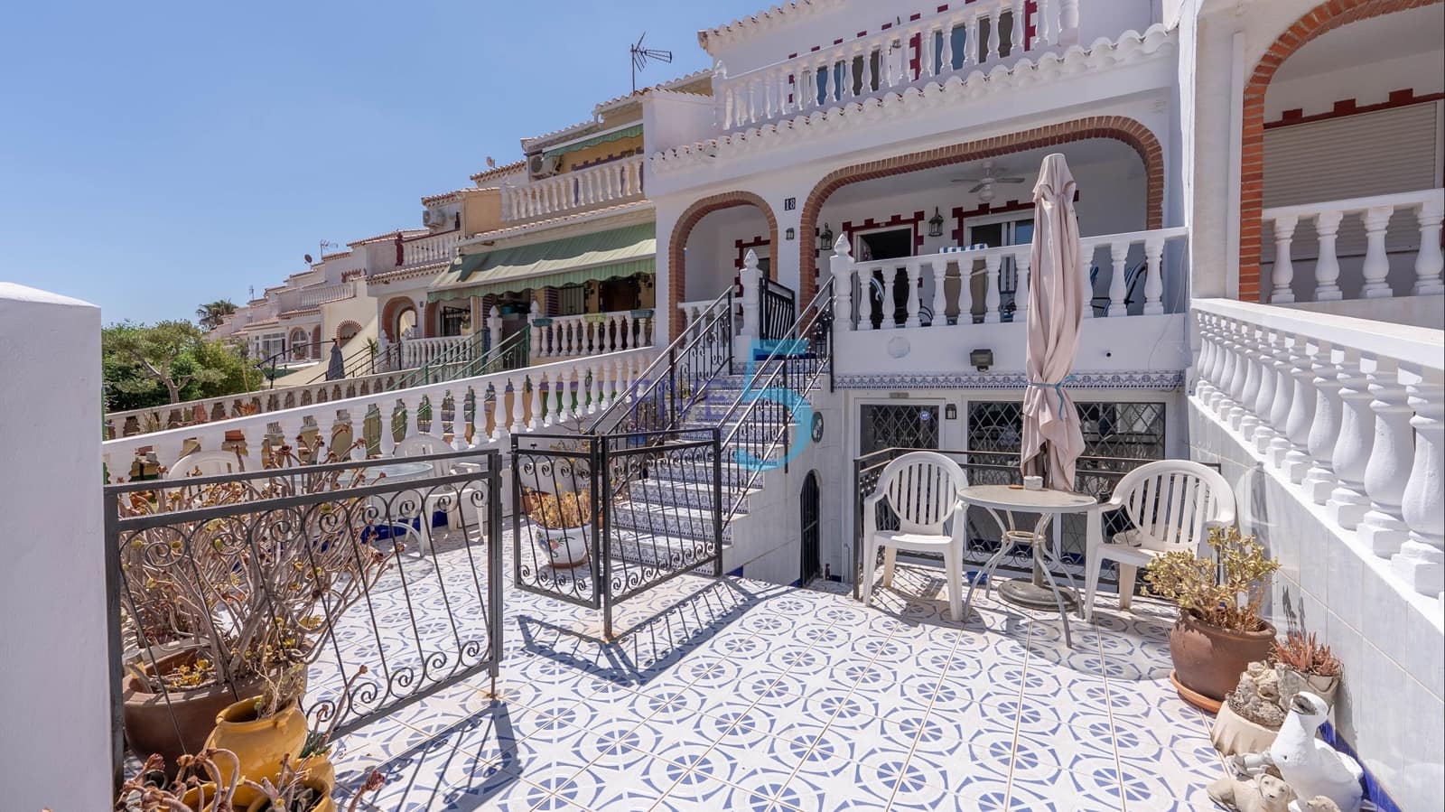 3 soveværelse Byhus til salg i Torrevieja med swimmingpool - € 249.000 (Ref: 9939042)
