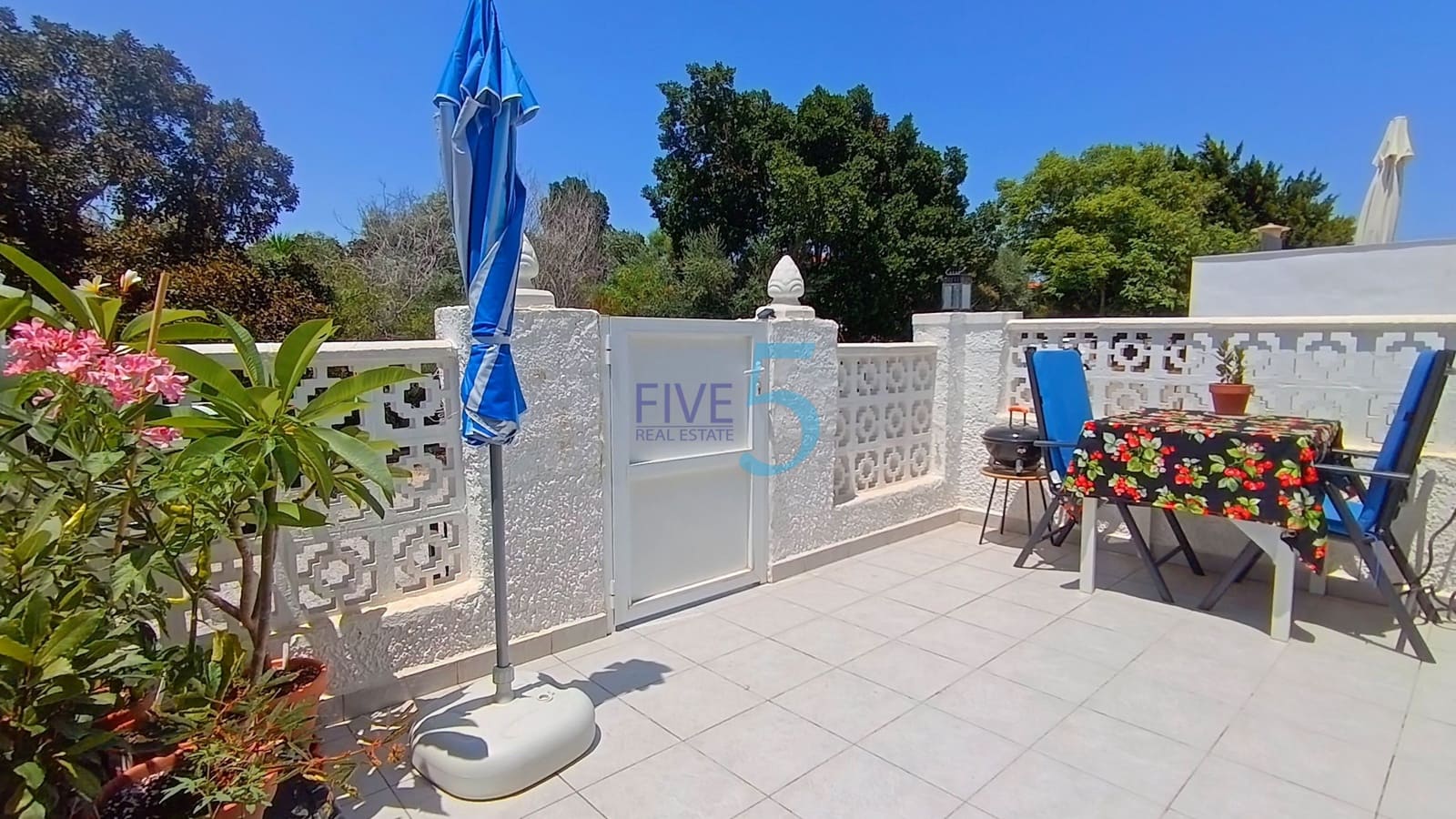 1 chambre Bungalow à vendre à Torrevieja - 99 999 € (Ref: 9939043)