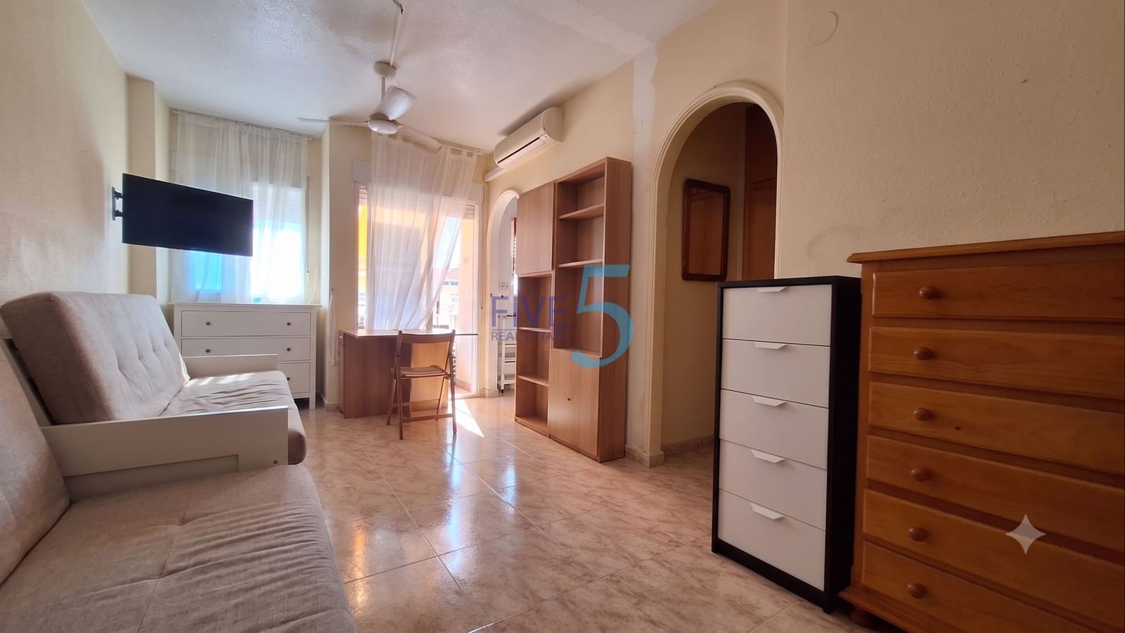 Yksiö myytävänä paikassa Torrevieja mukana uima-altaan - 86 900 € (Ref: 9941474)