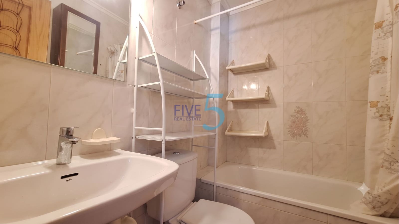 Yksiö myytävänä paikassa Torrevieja mukana uima-altaan - 86 900 € (Ref: 9941474)