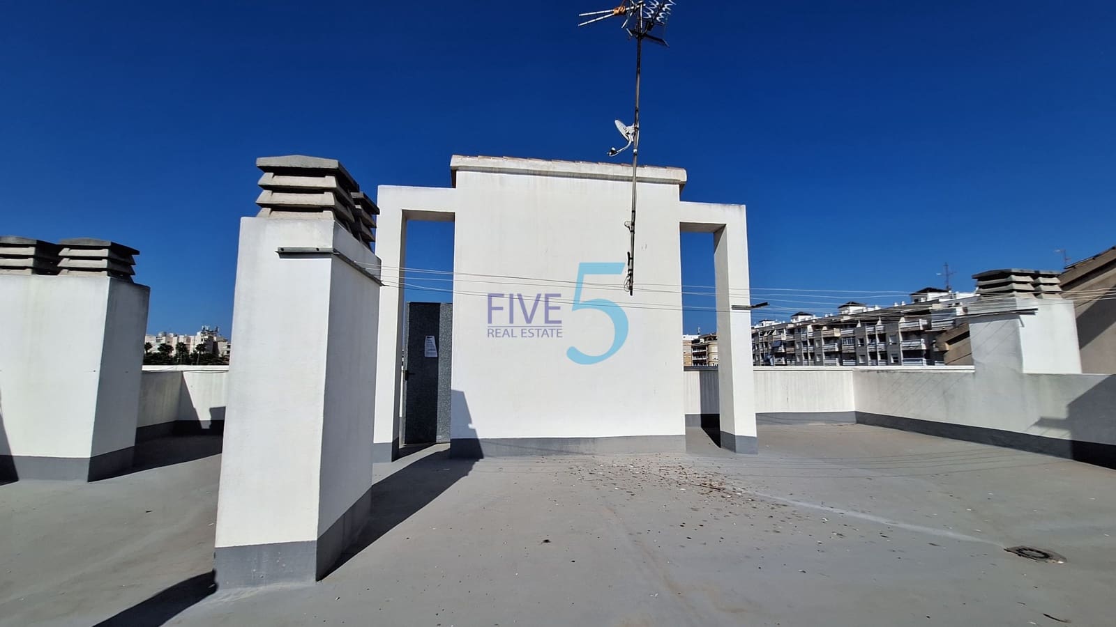 Yksiö myytävänä paikassa Torrevieja mukana uima-altaan - 86 900 € (Ref: 9941474)