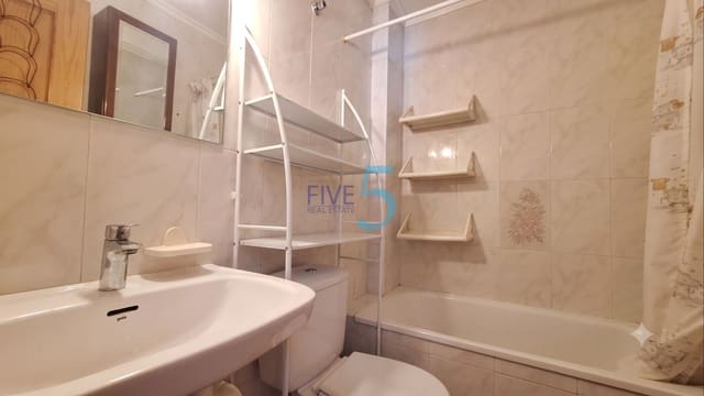 Studio til salgs i Torrevieja med svømmebasseng - € 86 900 (Ref: 9941474)