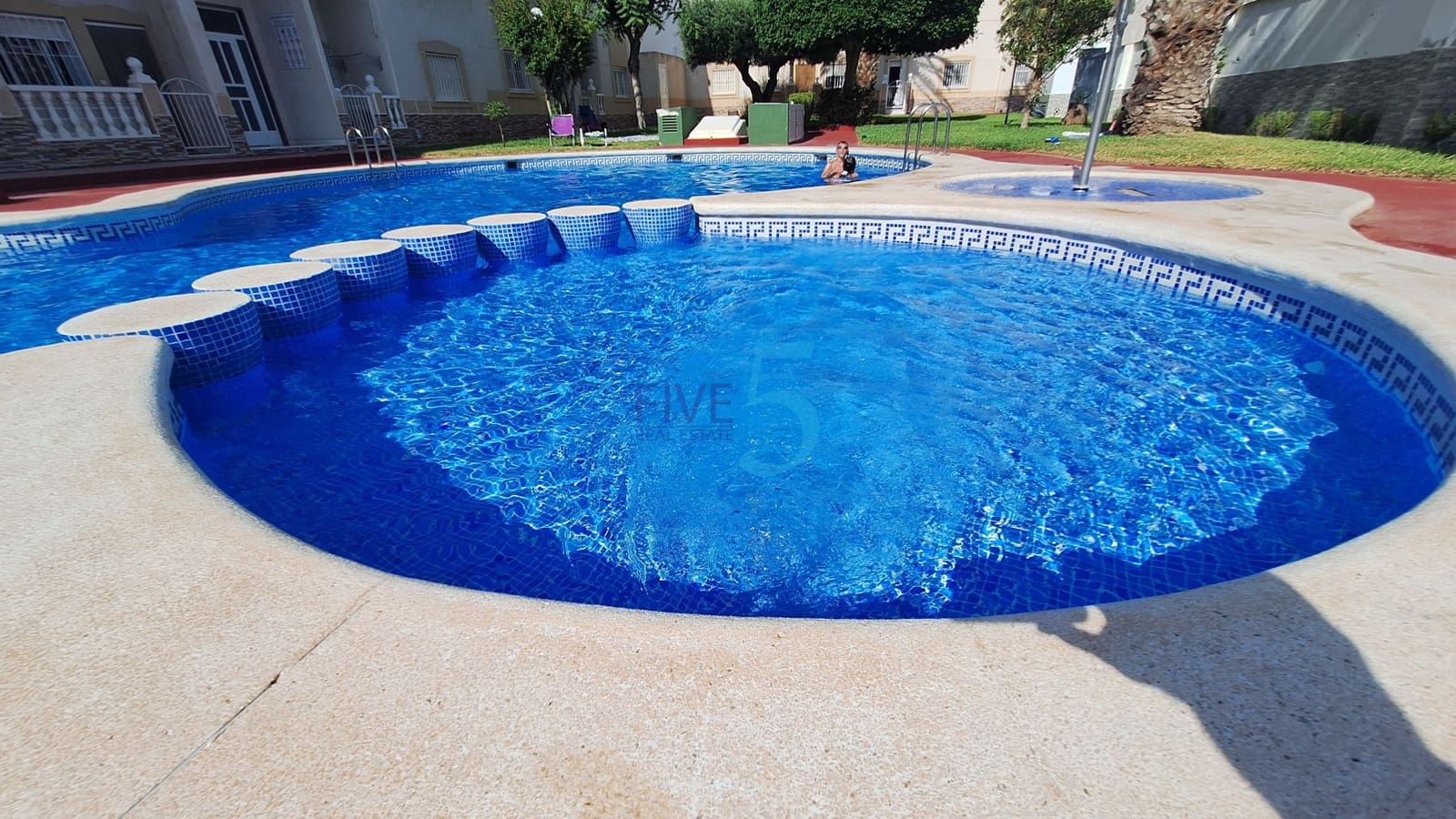 Yksiö myytävänä paikassa Torrevieja mukana uima-altaan - 86 900 € (Ref: 9941474)