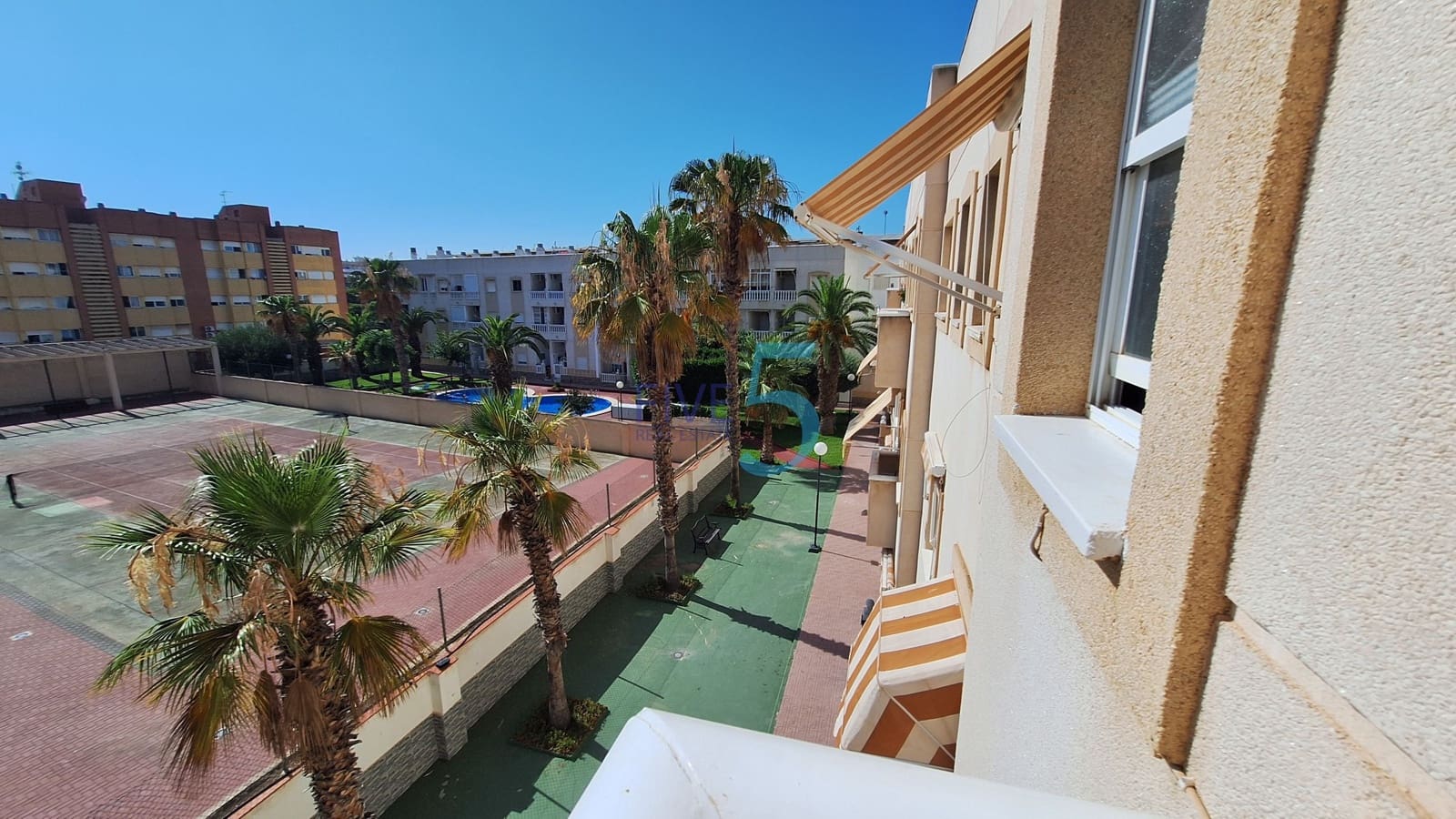 Yksiö myytävänä paikassa Torrevieja mukana uima-altaan - 86 900 € (Ref: 9941474)