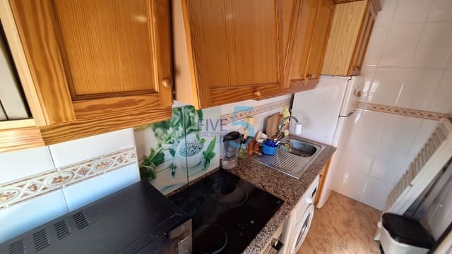 Studio til salgs i Torrevieja med svømmebasseng - € 86 900 (Ref: 9941474)