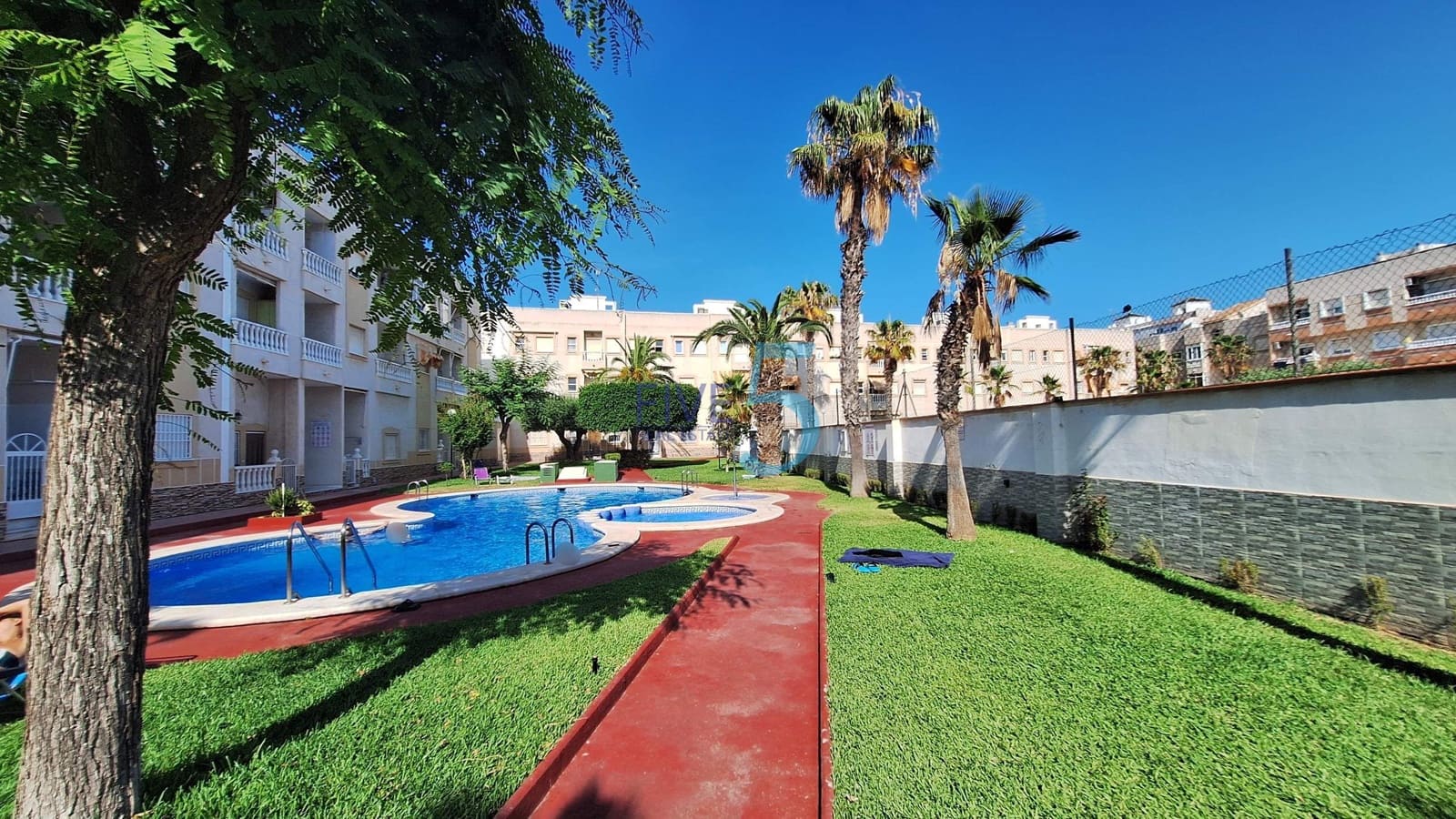 Yksiö myytävänä paikassa Torrevieja mukana uima-altaan - 86 900 € (Ref: 9941474)