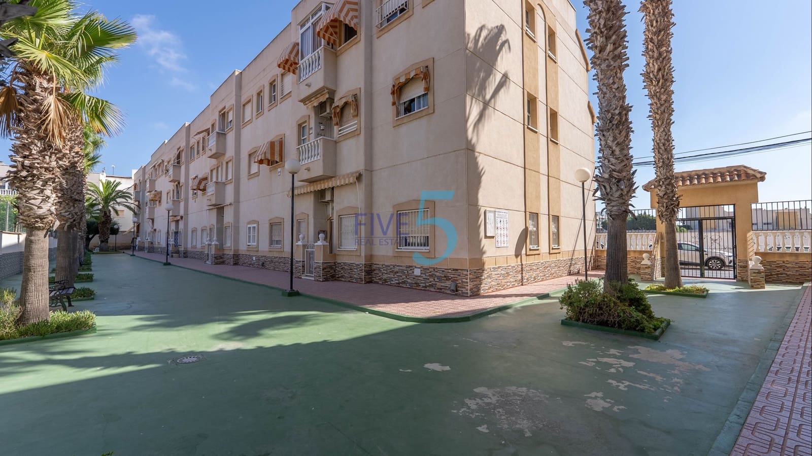 Studio te koop in Torrevieja met zwembad - € 86.900 (Ref: 9941474)