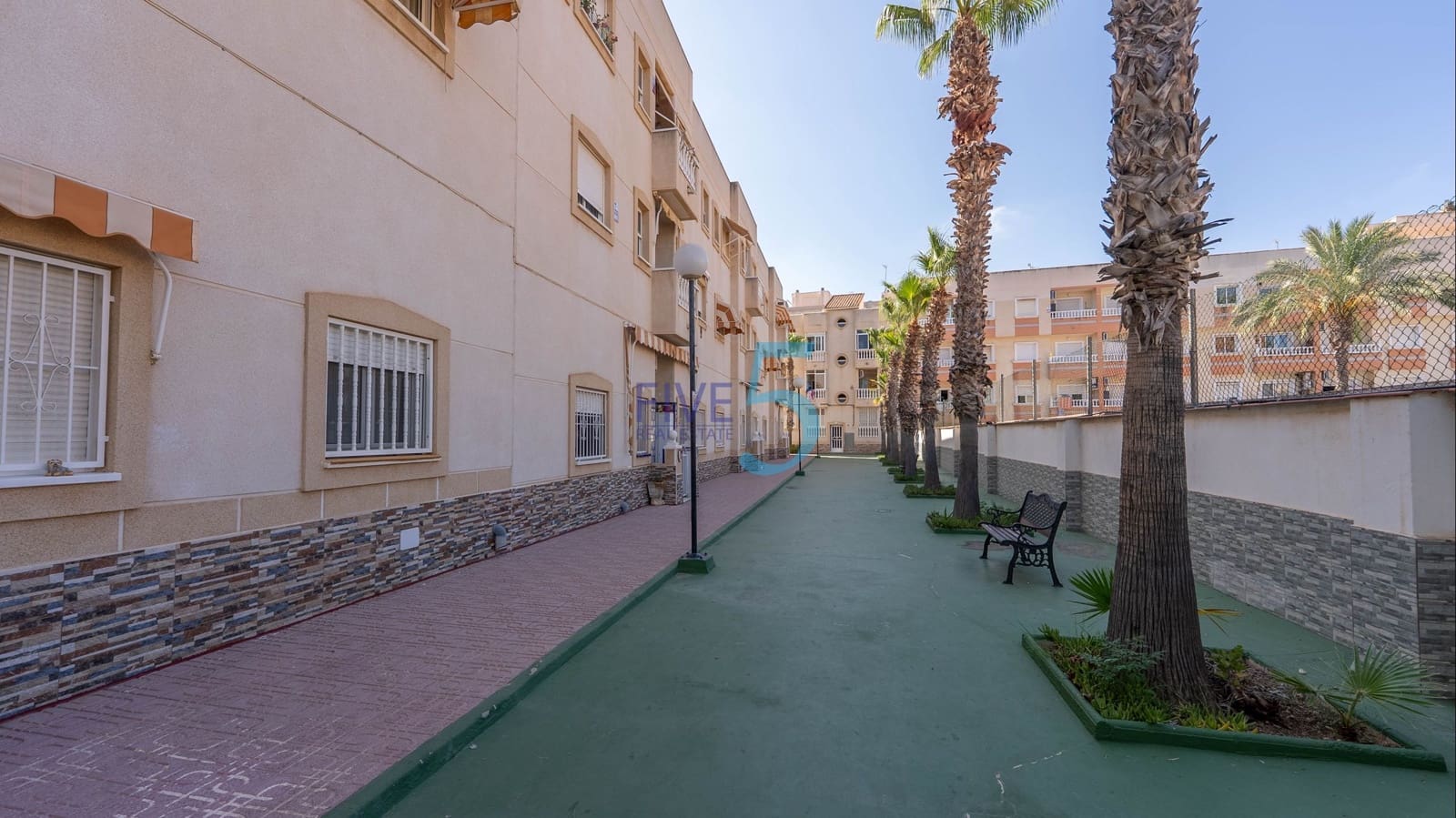 Studio te koop in Torrevieja met zwembad - € 86.900 (Ref: 9941474)