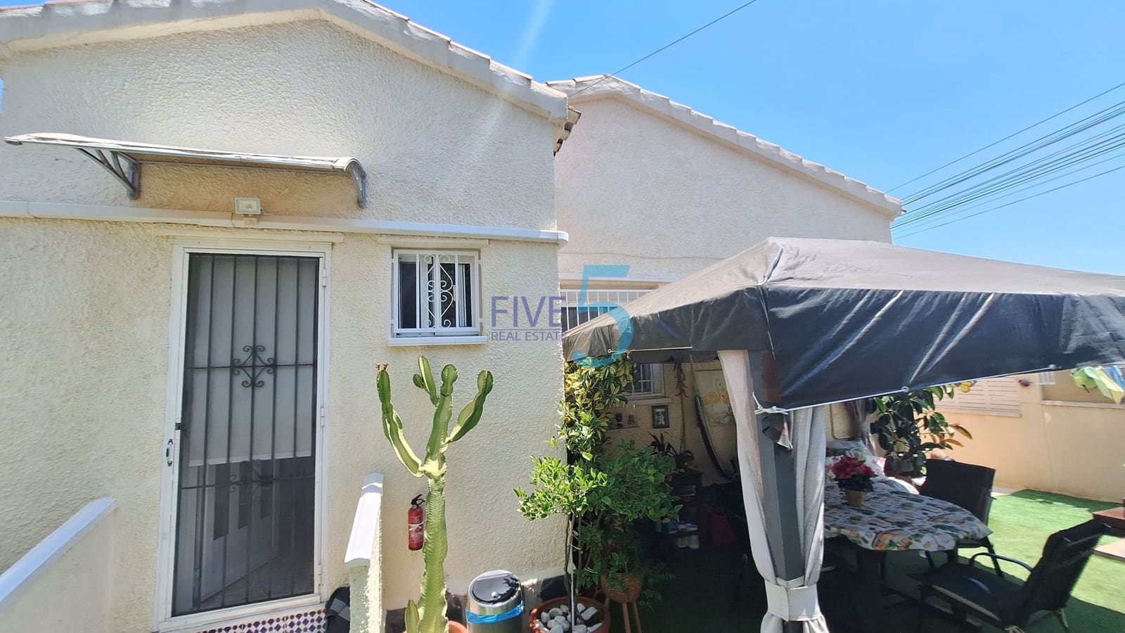 3 bedroom Villa for sale in San Fulgencio with garage - € 245,000 (Ref: 9943198)