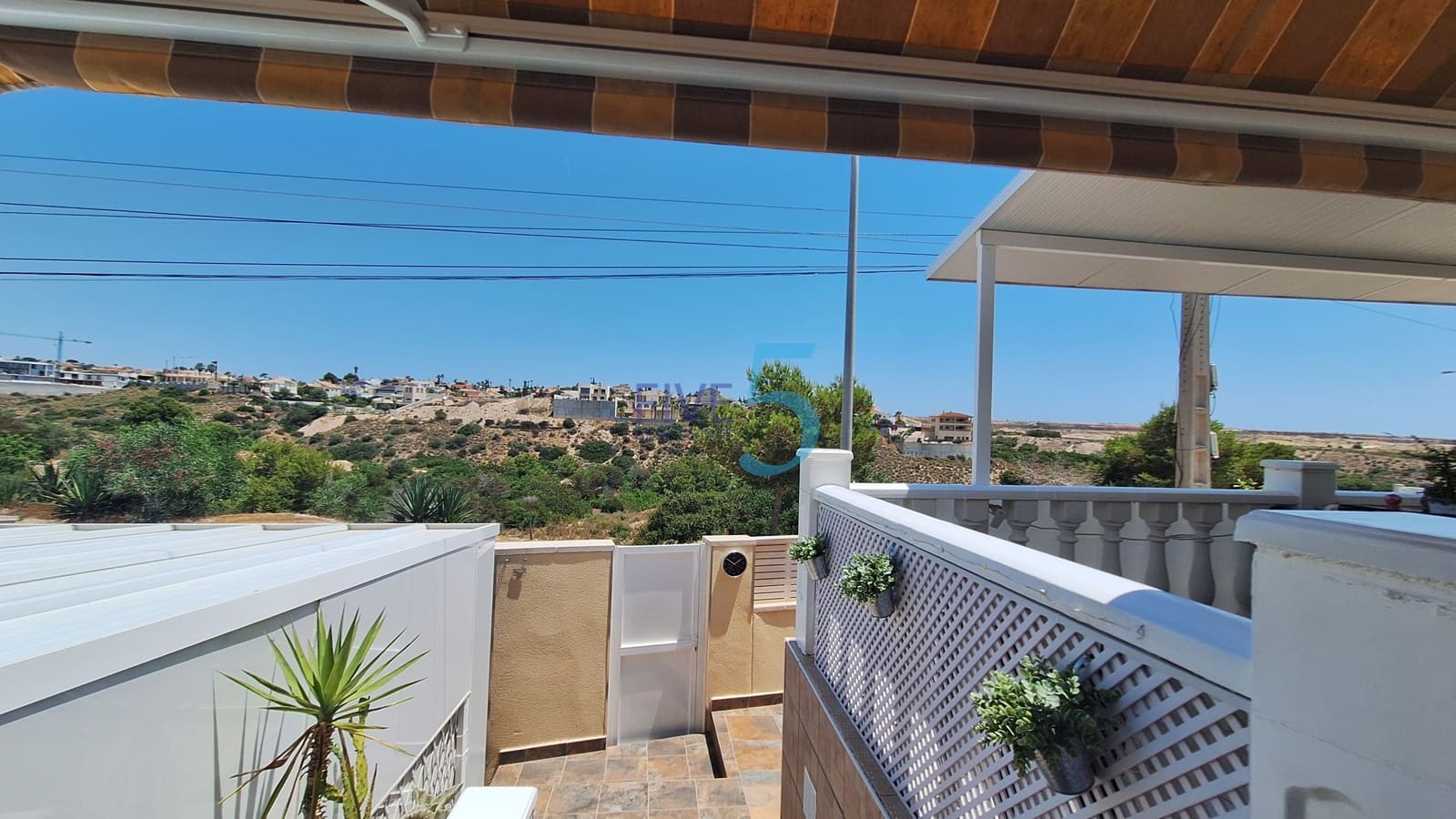3 bedroom Villa for sale in San Fulgencio with garage - € 245,000 (Ref: 9943198)
