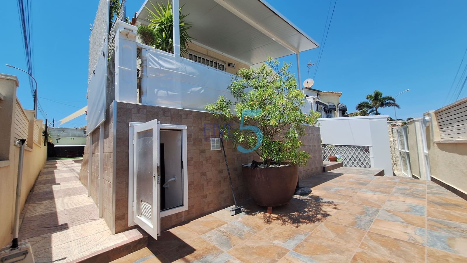 3 bedroom Villa for sale in San Fulgencio with garage - € 245,000 (Ref: 9943198)