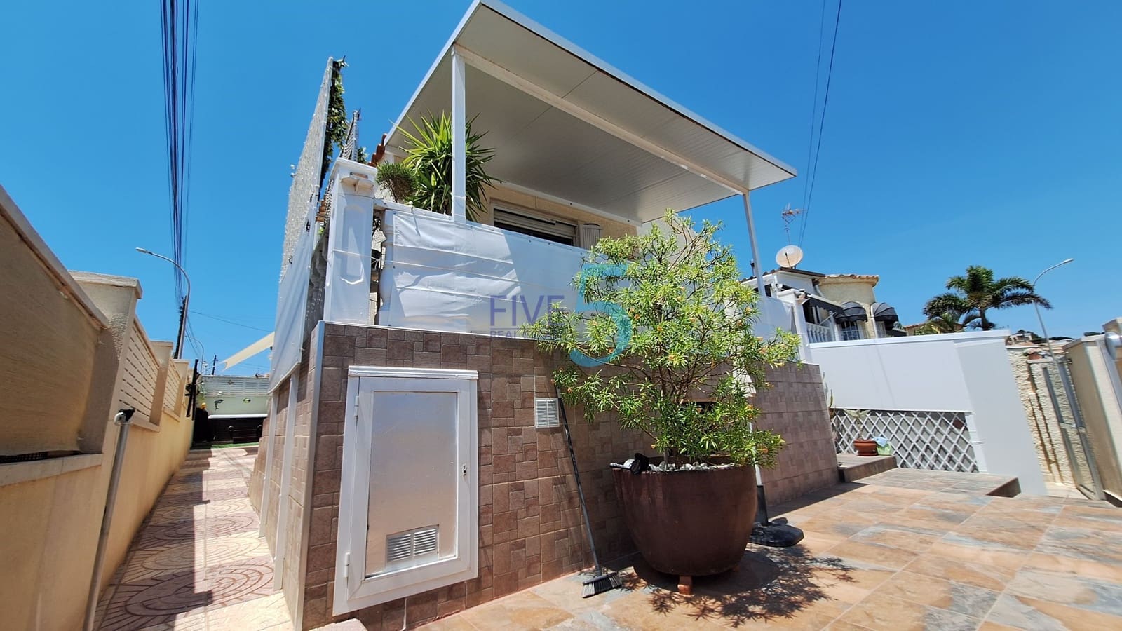 3 bedroom Villa for sale in San Fulgencio with garage - € 245,000 (Ref: 9943198)
