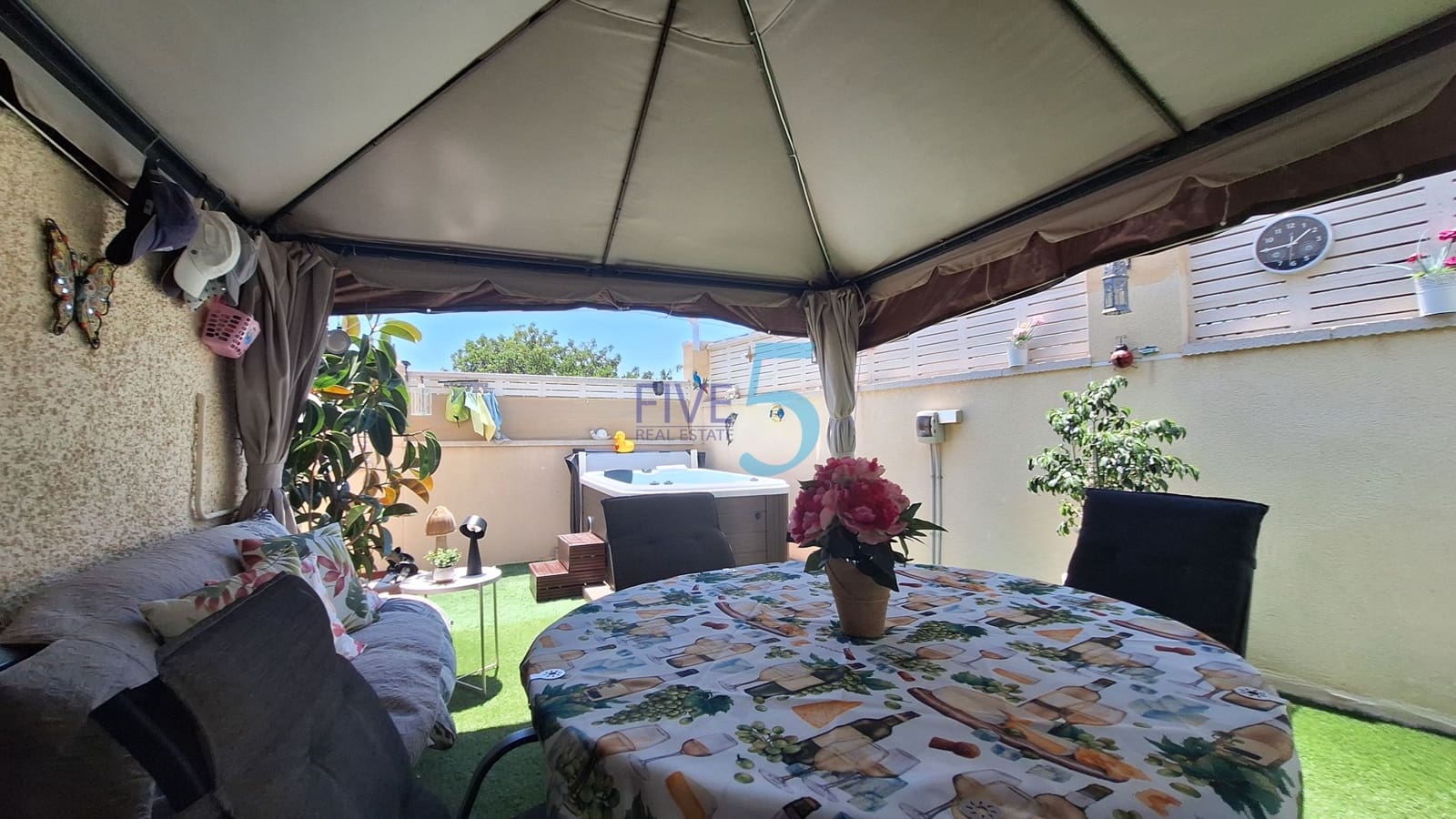 3 bedroom Villa for sale in San Fulgencio with garage - € 245,000 (Ref: 9943198)
