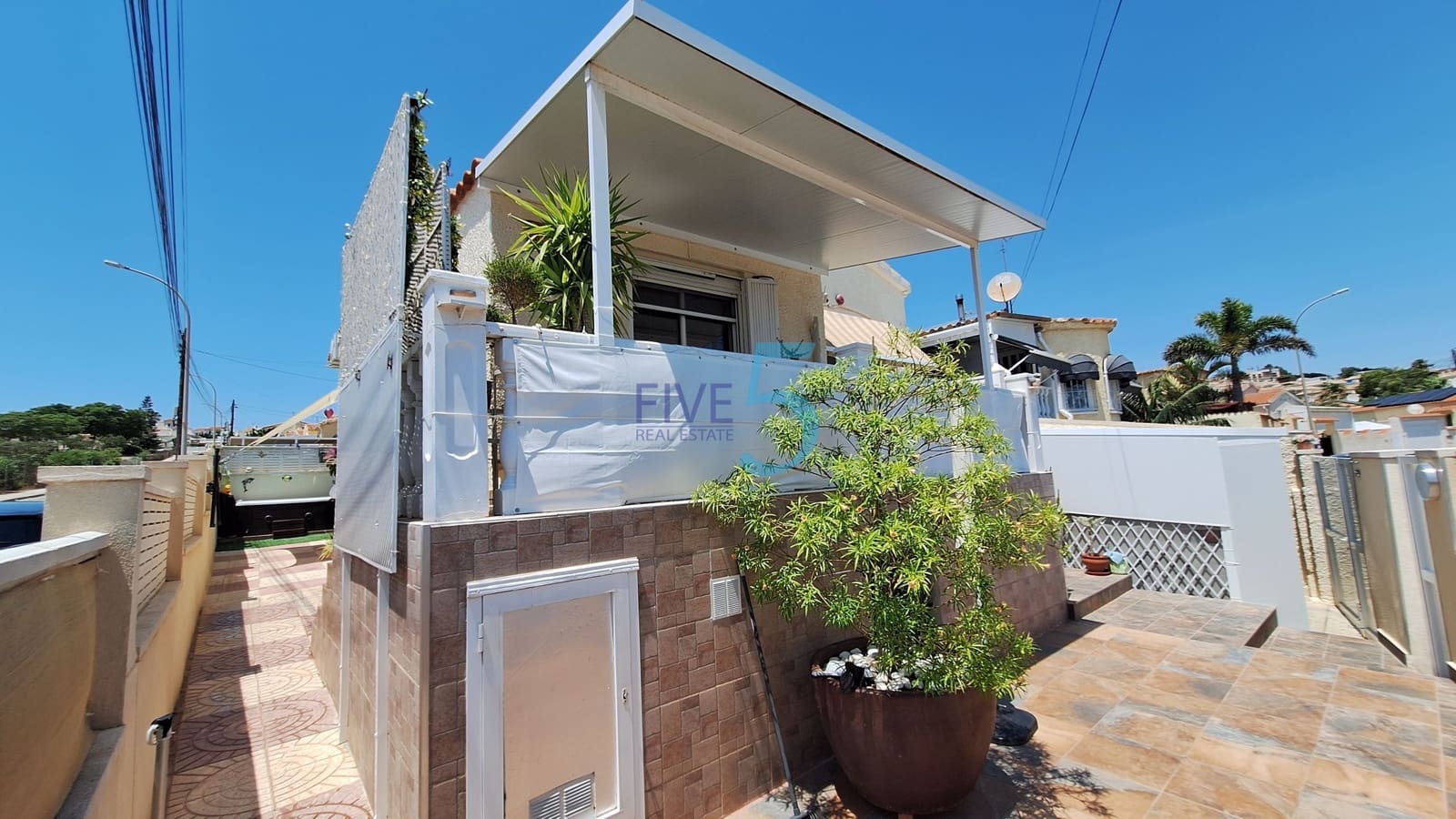 3 bedroom Villa for sale in San Fulgencio with garage - € 245,000 (Ref: 9943198)