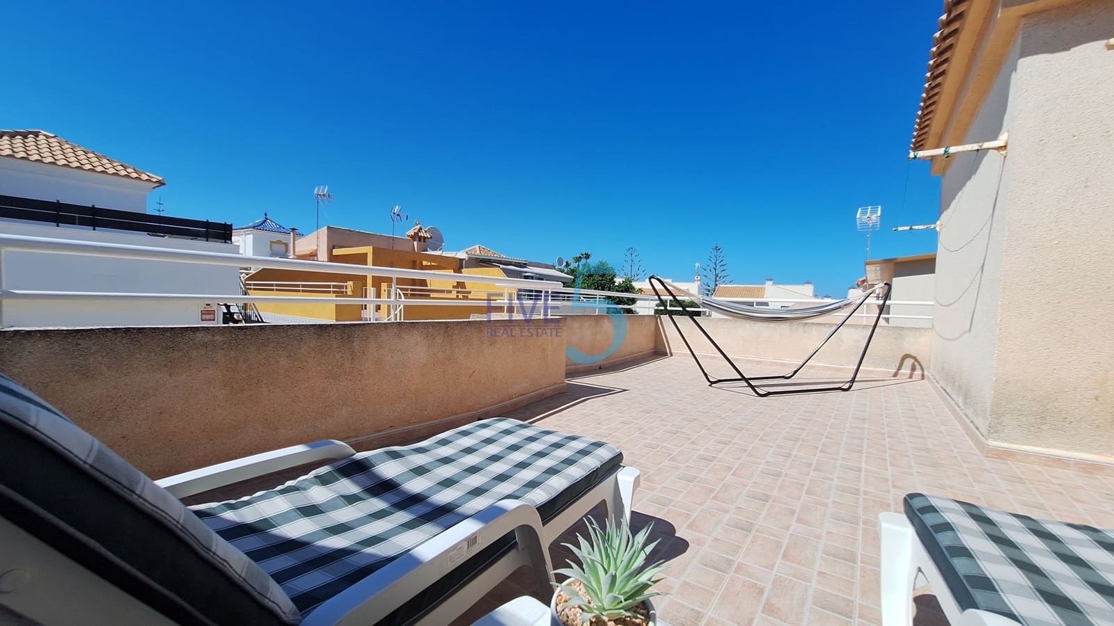 2 bedroom Semi-detached Villa for sale in Los Altos with pool - € 189,000 (Ref: 9944863)