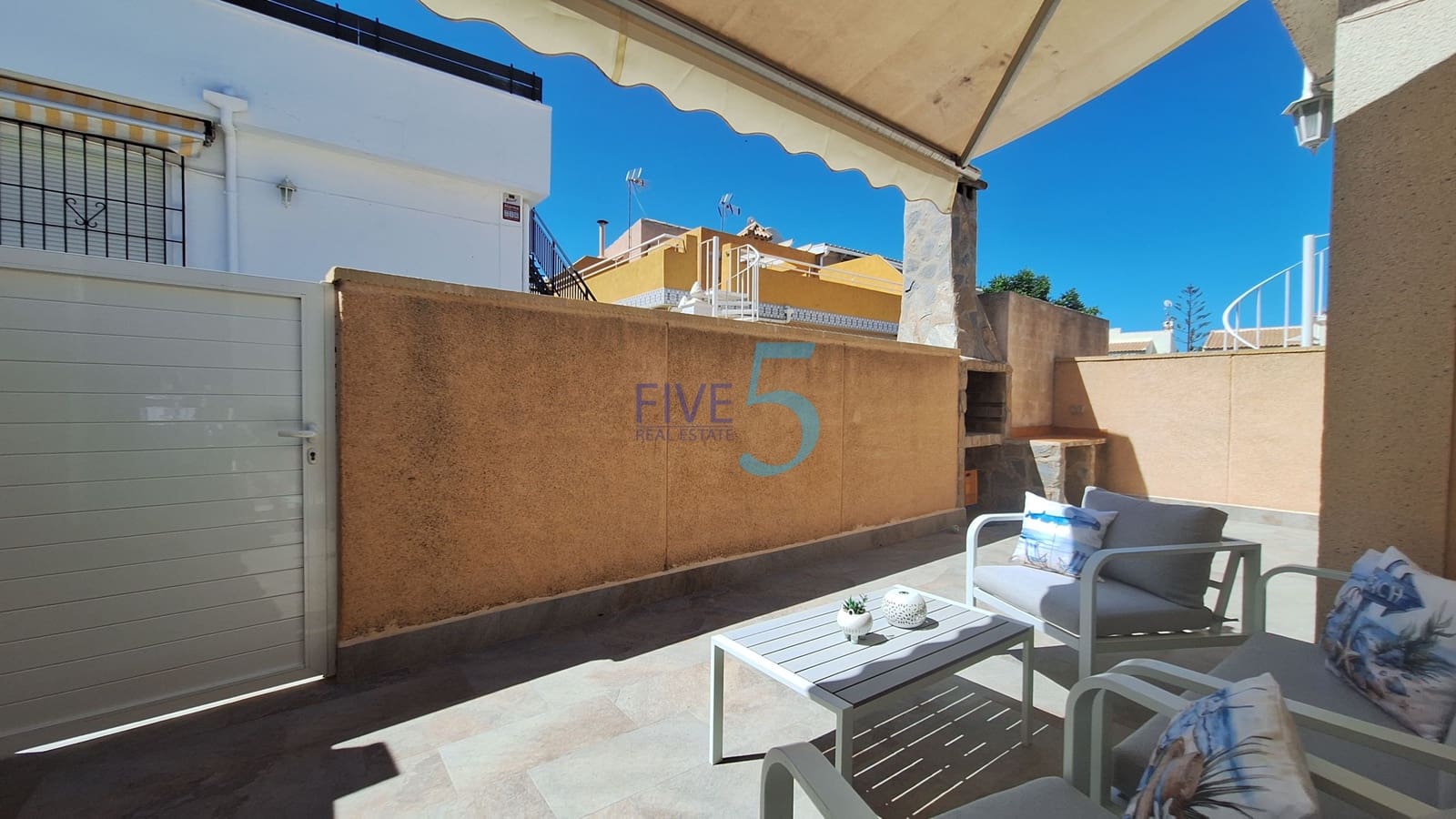 2 bedroom Semi-detached Villa for sale in Los Altos with pool - € 189,000 (Ref: 9944863)