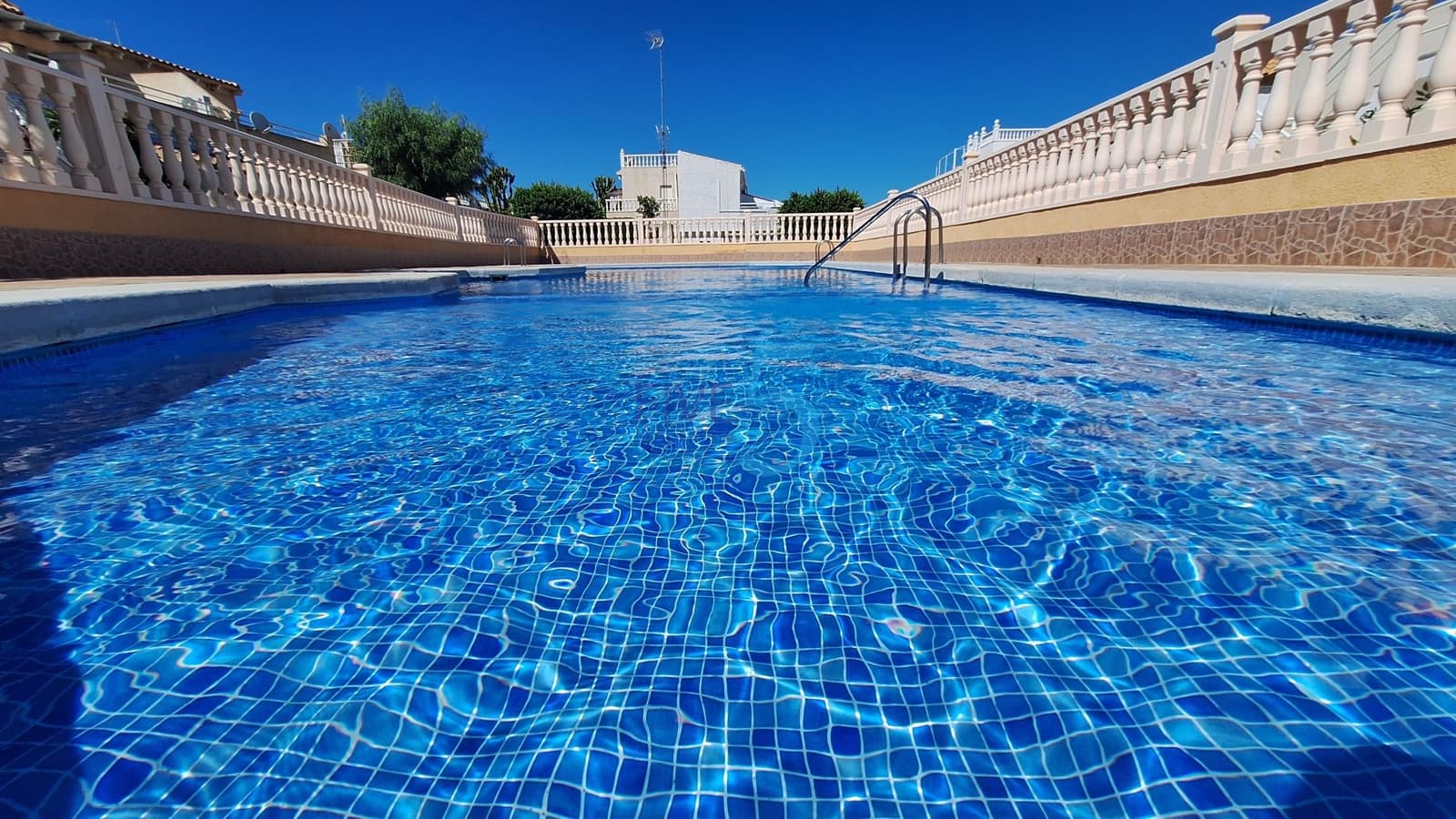 2 bedroom Semi-detached Villa for sale in Los Altos with pool - € 189,000 (Ref: 9944863)