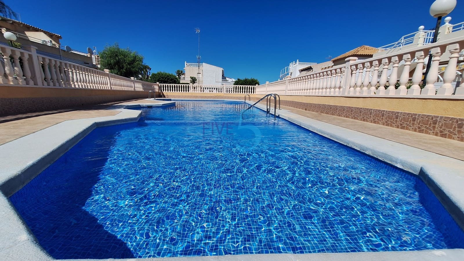 2 bedroom Semi-detached Villa for sale in Los Altos with pool - € 189,000 (Ref: 9944863)