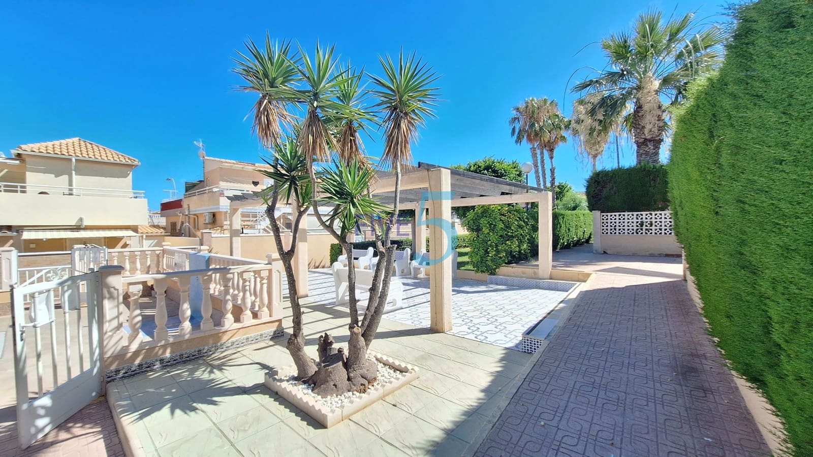 2 bedroom Semi-detached Villa for sale in Los Altos with pool - € 189,000 (Ref: 9944863)