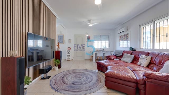 Chalet de 3 habitaciones en Lo Crispin, Algorfa en venta con piscina - 330.000 € (Ref: 9946806)
