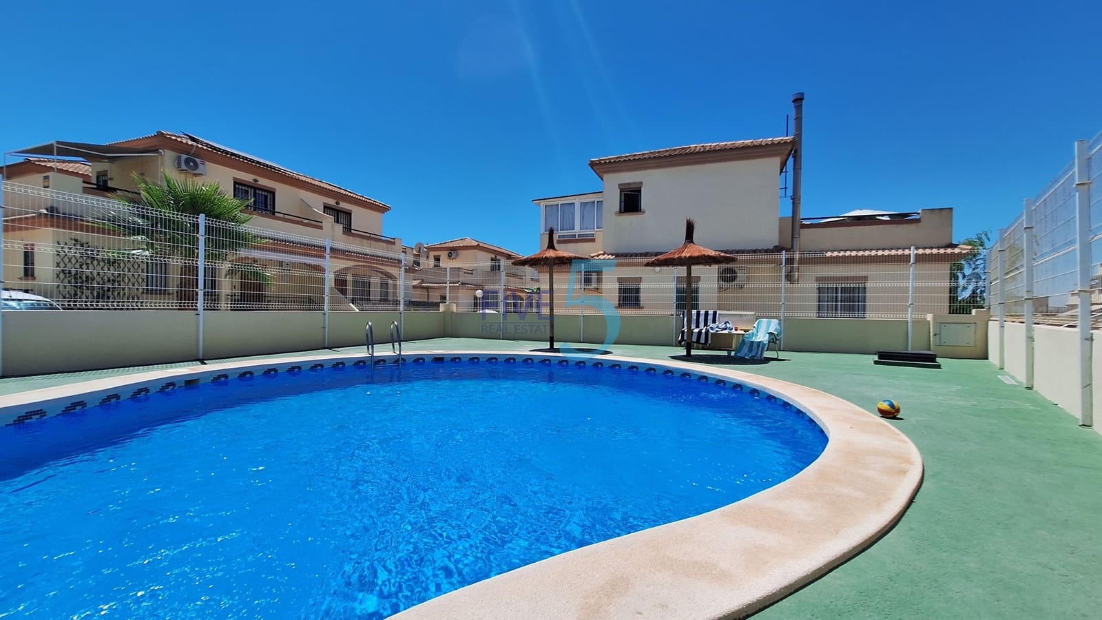 3 sovrum Hus till salu i Torrevieja med pool garage - 198 000 € (Ref: 9946874)