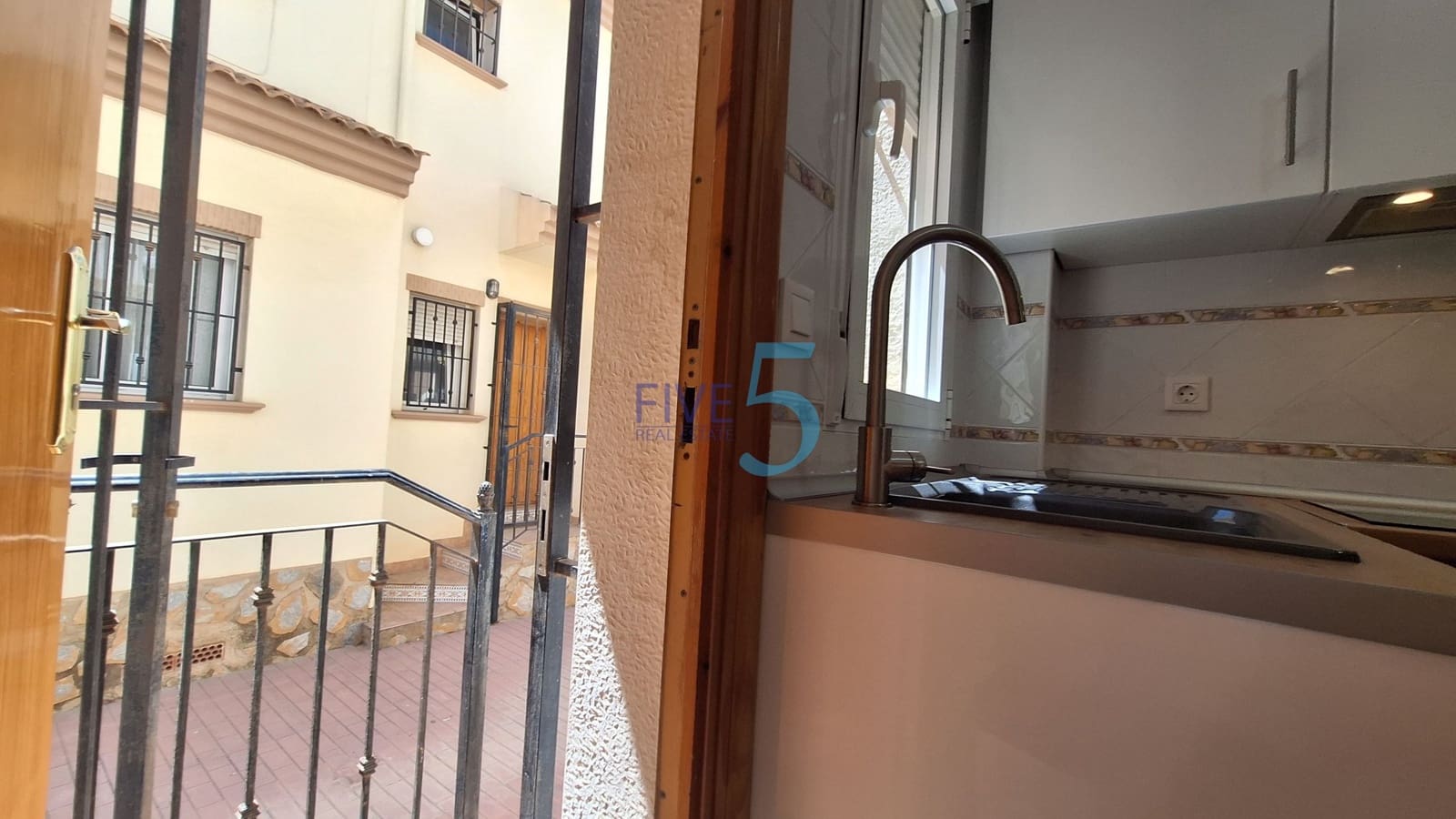 3 sovrum Hus till salu i Torrevieja med pool garage - 198 000 € (Ref: 9946874)