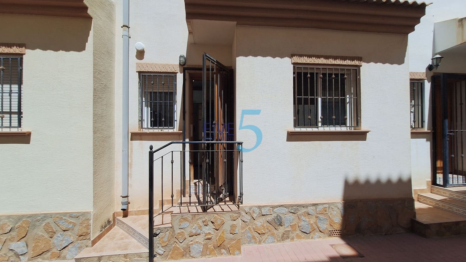 3 sovrum Hus till salu i Torrevieja med pool garage - 198 000 € (Ref: 9946874)