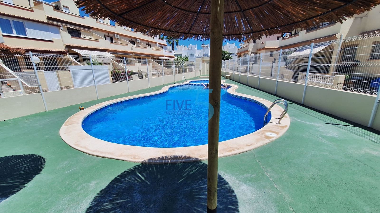 3 sovrum Hus till salu i Torrevieja med pool garage - 198 000 € (Ref: 9946874)