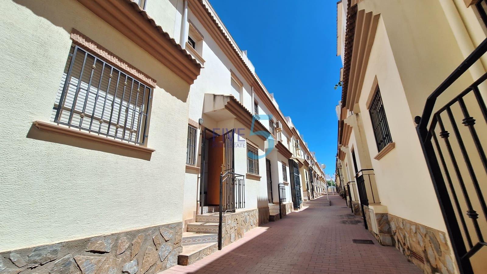 3 sovrum Hus till salu i Torrevieja med pool garage - 198 000 € (Ref: 9946874)