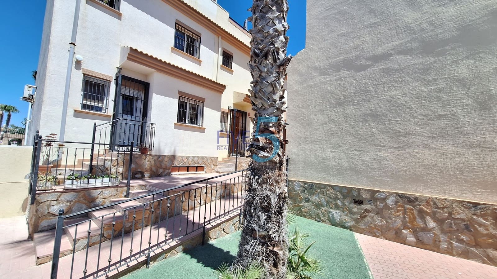 3 sovrum Hus till salu i Torrevieja med pool garage - 198 000 € (Ref: 9946874)