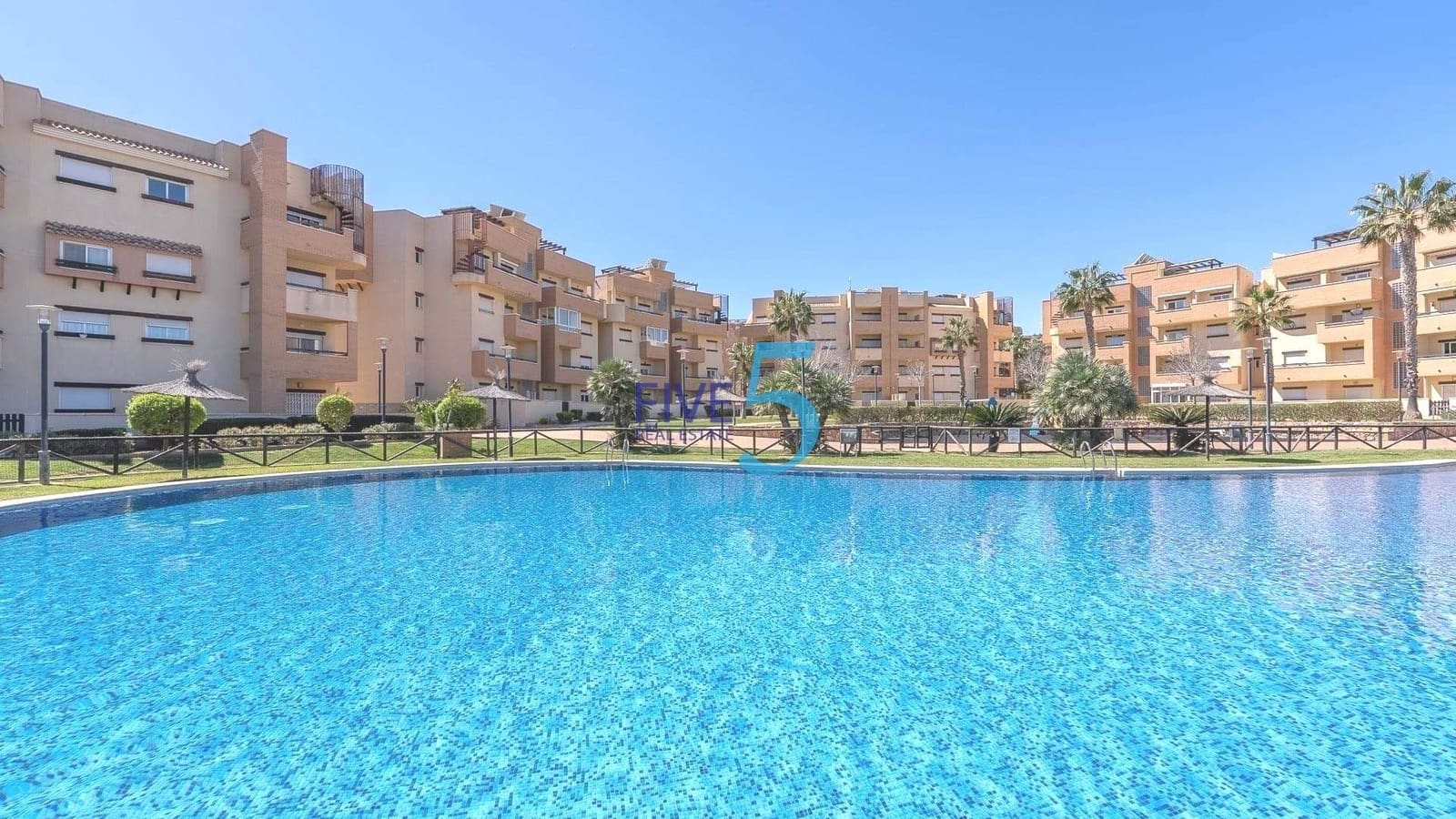 Ático de 2 habitaciones en Gea y Truyols en venta con piscina - 175.000 € (Ref: 9946908)