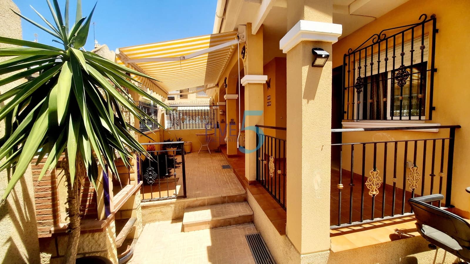 3 soveværelse Byhus til salg i Los Altos med swimmingpool - € 169.950 (Ref: 9950396)