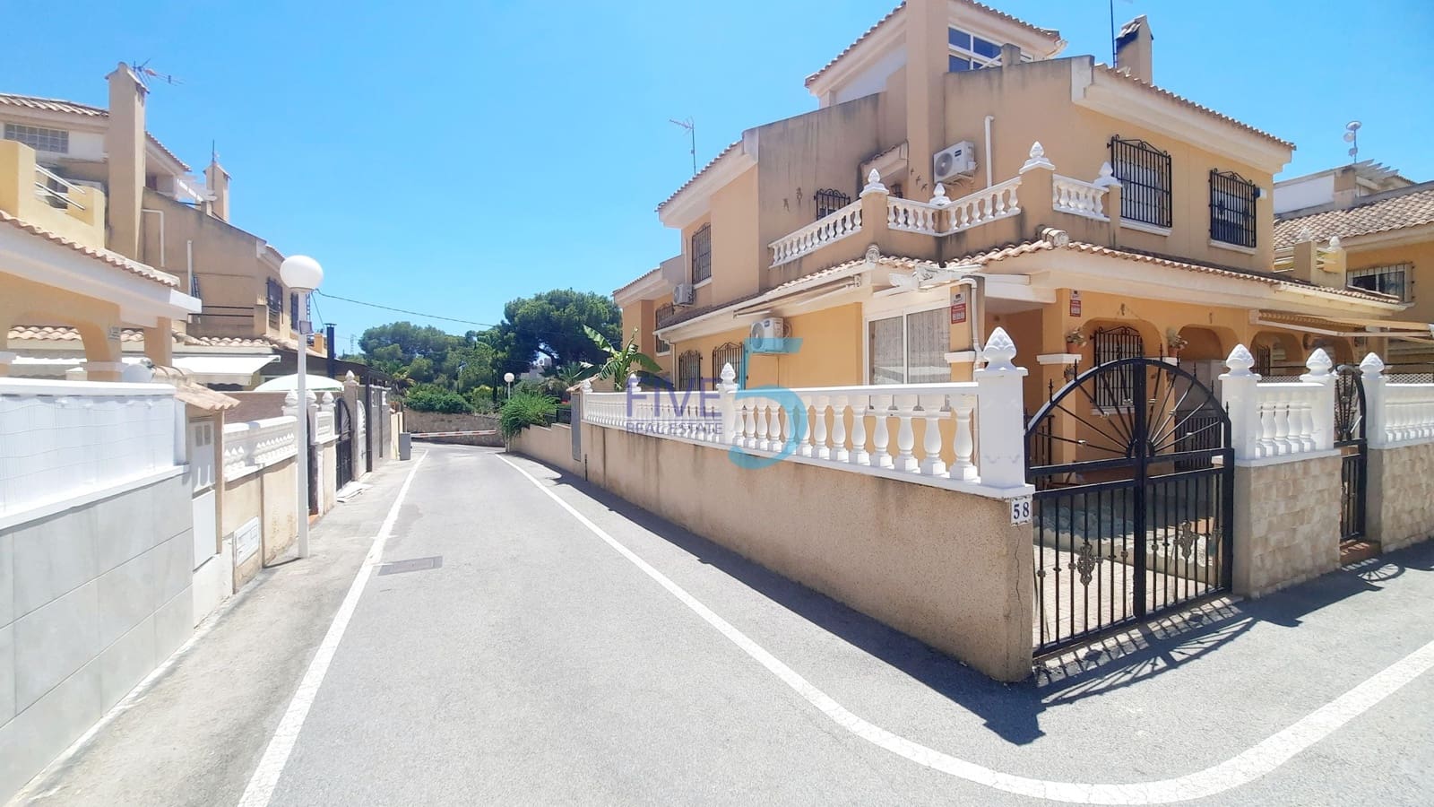3 soveværelse Byhus til salg i Los Altos med swimmingpool - € 169.950 (Ref: 9950396)