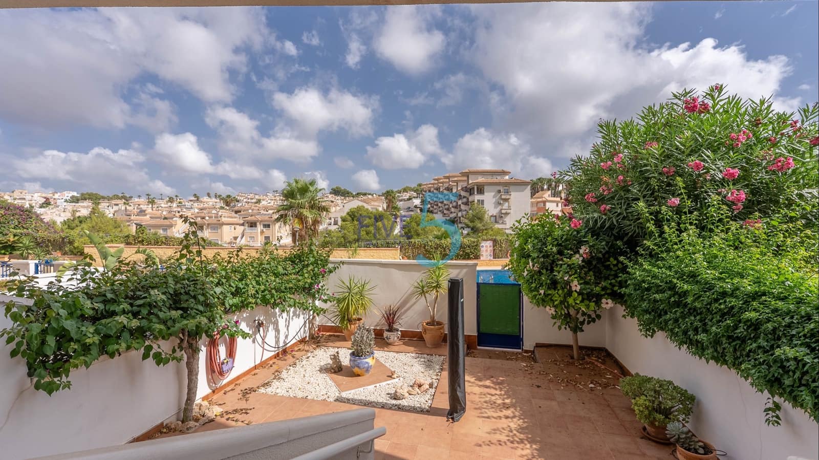 2 soveværelse Lejlighed til salg i Villamartin med swimmingpool garage - € 159.999 (Ref: 9952918)