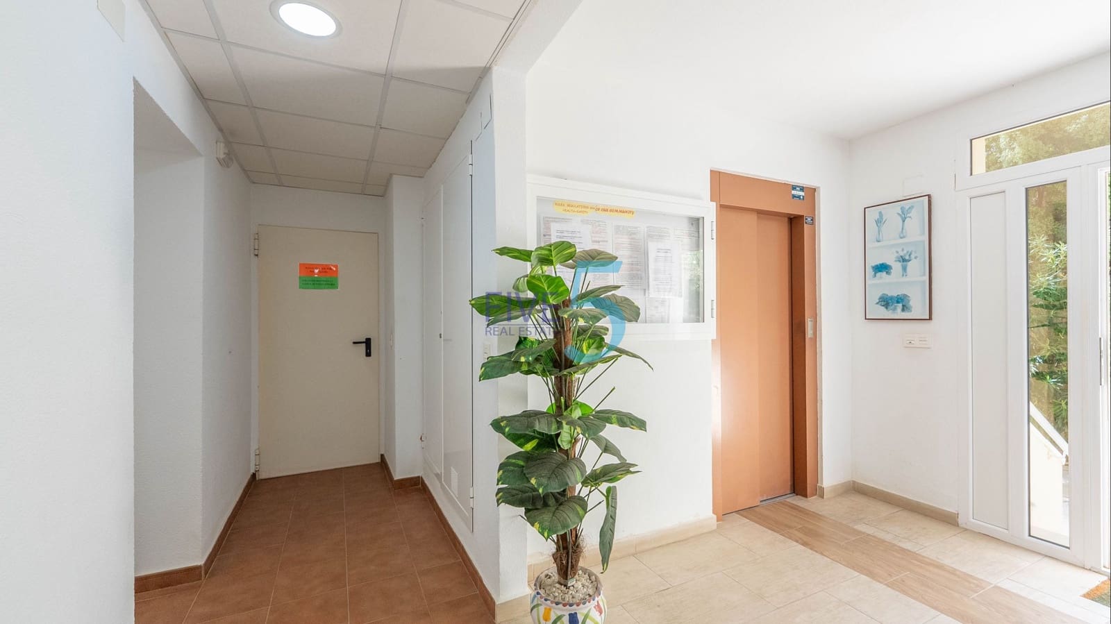 2 soveværelse Lejlighed til salg i Villamartin med swimmingpool garage - € 159.999 (Ref: 9952918)