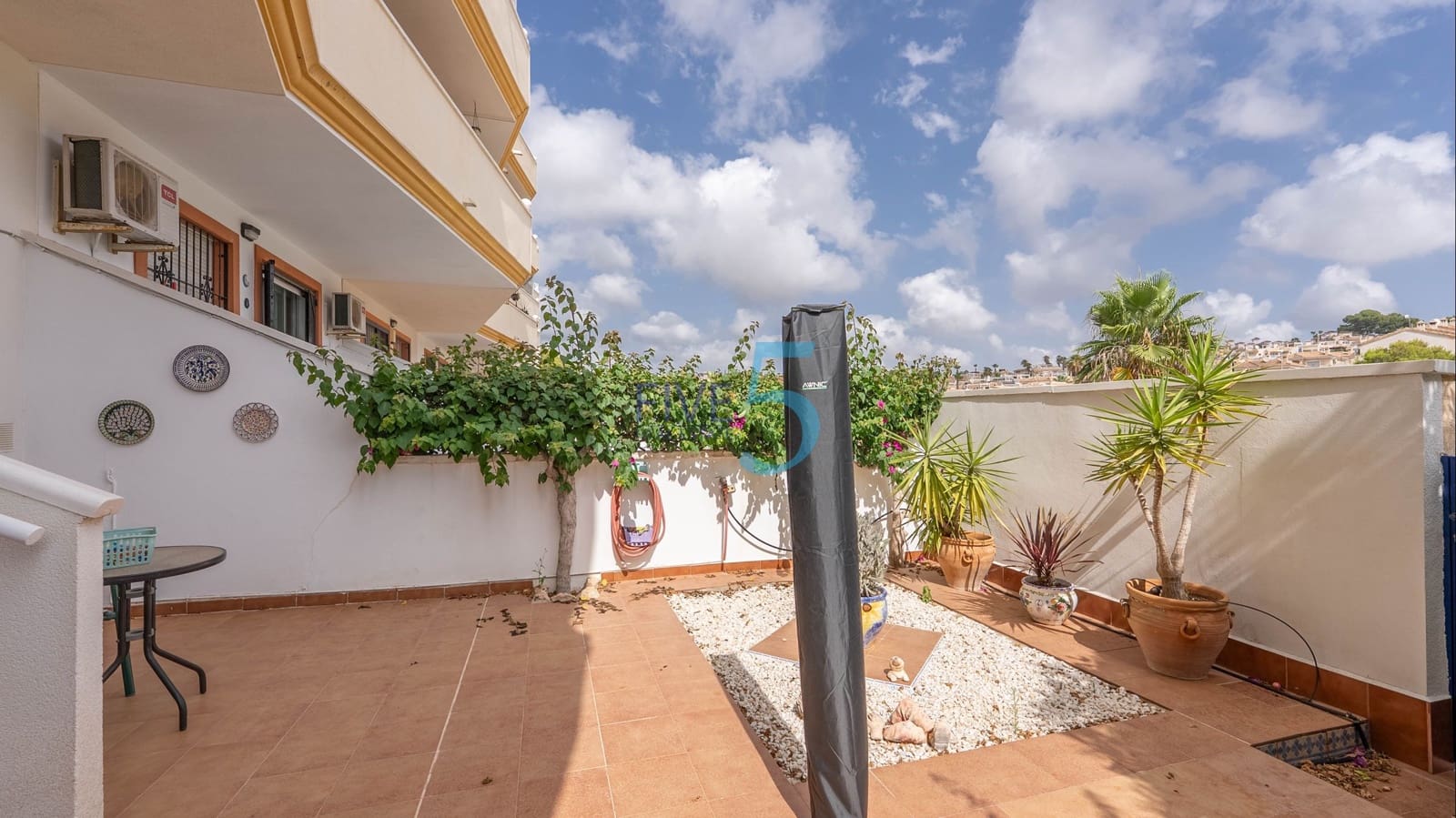 2 soveværelse Lejlighed til salg i Villamartin med swimmingpool garage - € 159.999 (Ref: 9952918)