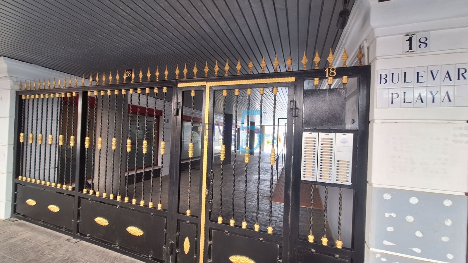 2 bedroom Apartment for sale in Torrevieja with garage - € 167,000 (Ref: 9953117)