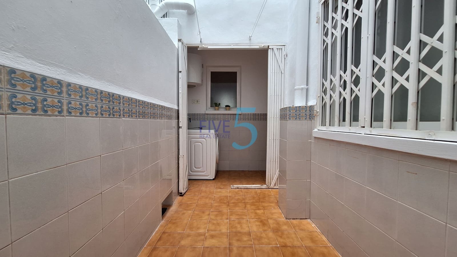 2 bedroom Apartment for sale in Torrevieja with garage - € 167,000 (Ref: 9953117)