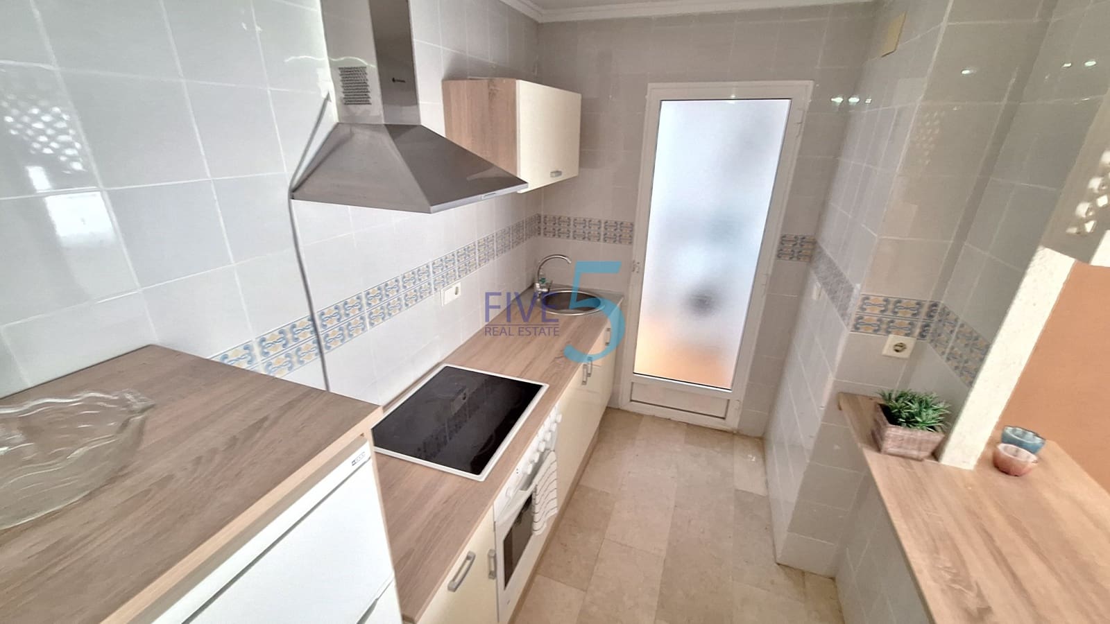 2 bedroom Apartment for sale in Torrevieja with garage - € 167,000 (Ref: 9953117)
