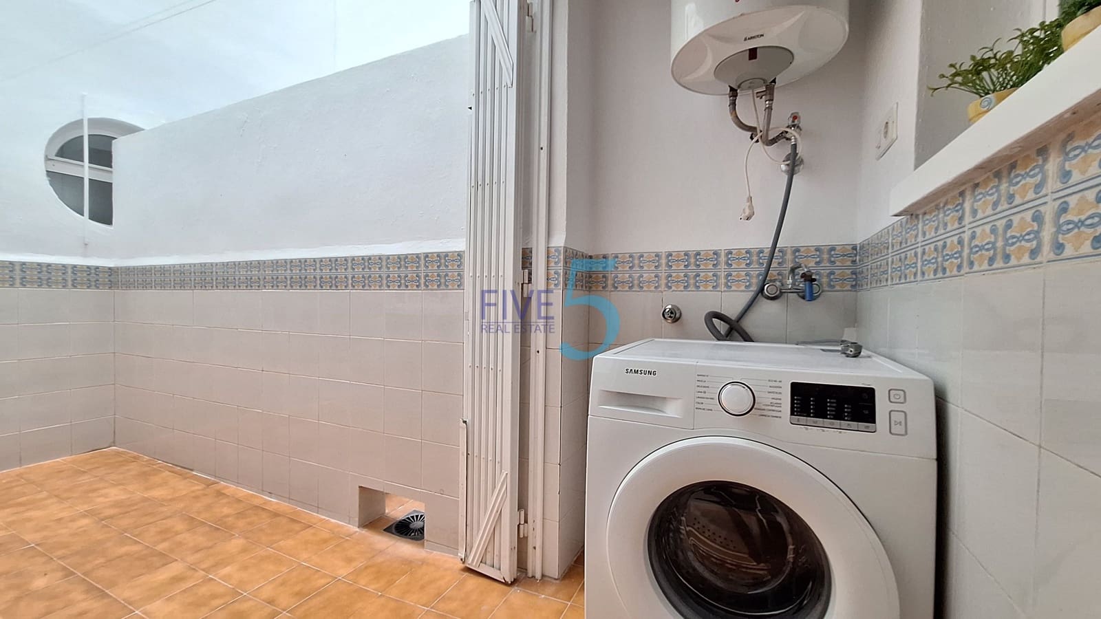 2 bedroom Apartment for sale in Torrevieja with garage - € 167,000 (Ref: 9953117)
