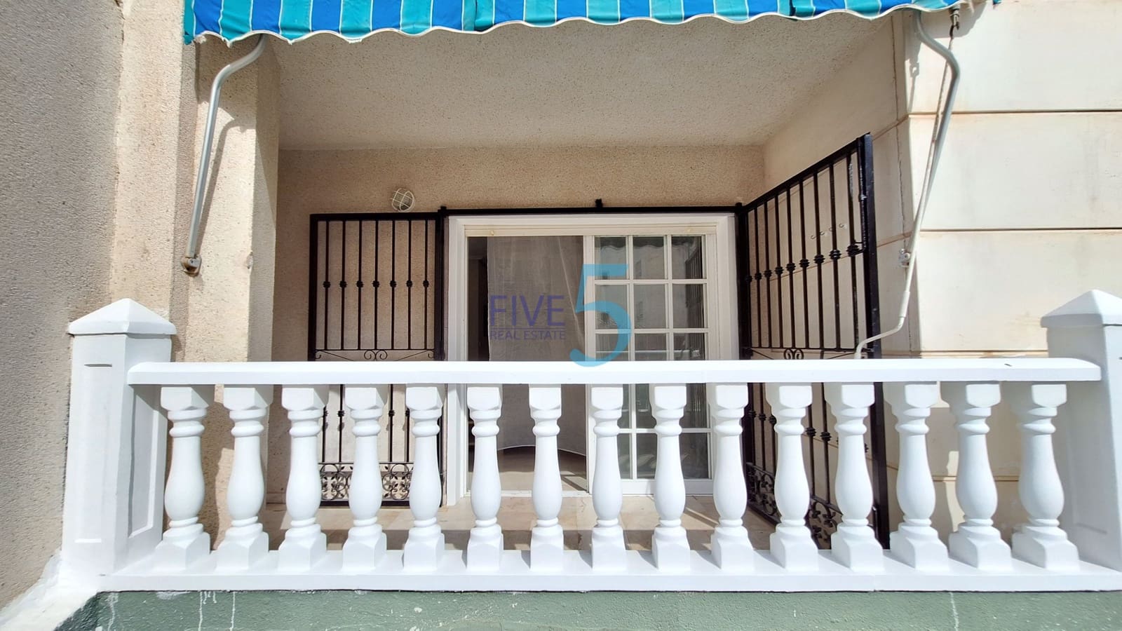 2 bedroom Apartment for sale in Torrevieja with garage - € 167,000 (Ref: 9953117)