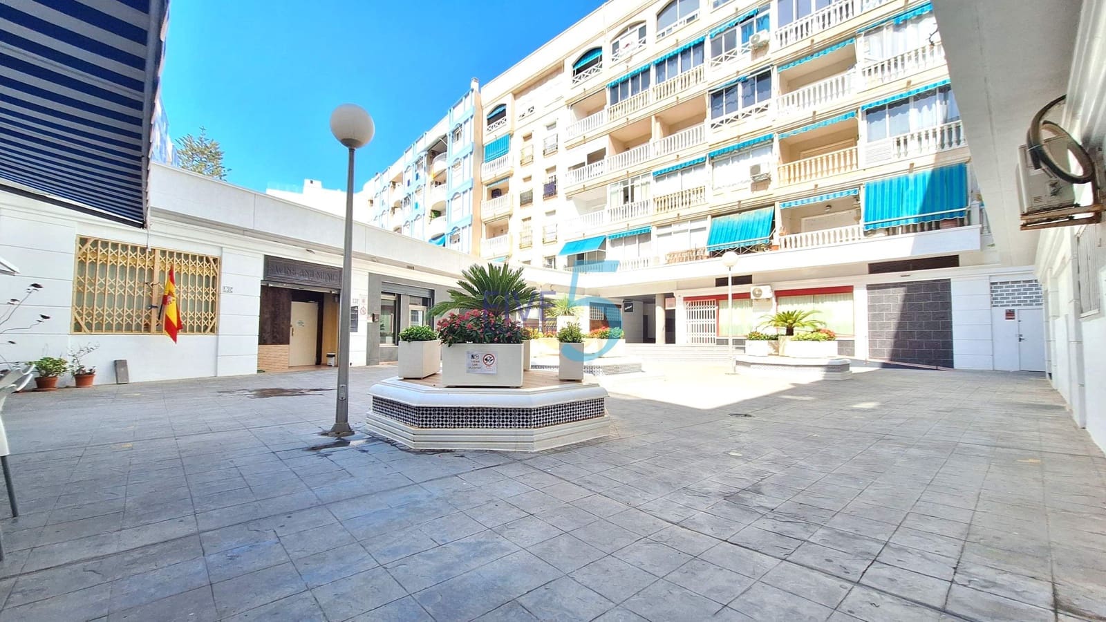 2 bedroom Apartment for sale in Torrevieja with garage - € 167,000 (Ref: 9953117)