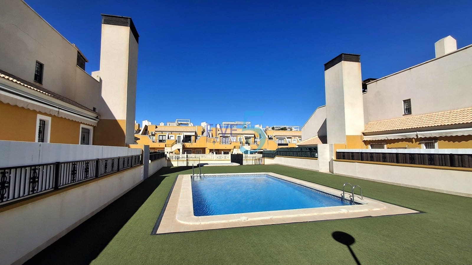 Apartamento de 3 habitaciones en Arenales del Sol en venta con piscina garaje - 349.000 € (Ref: 9953121)