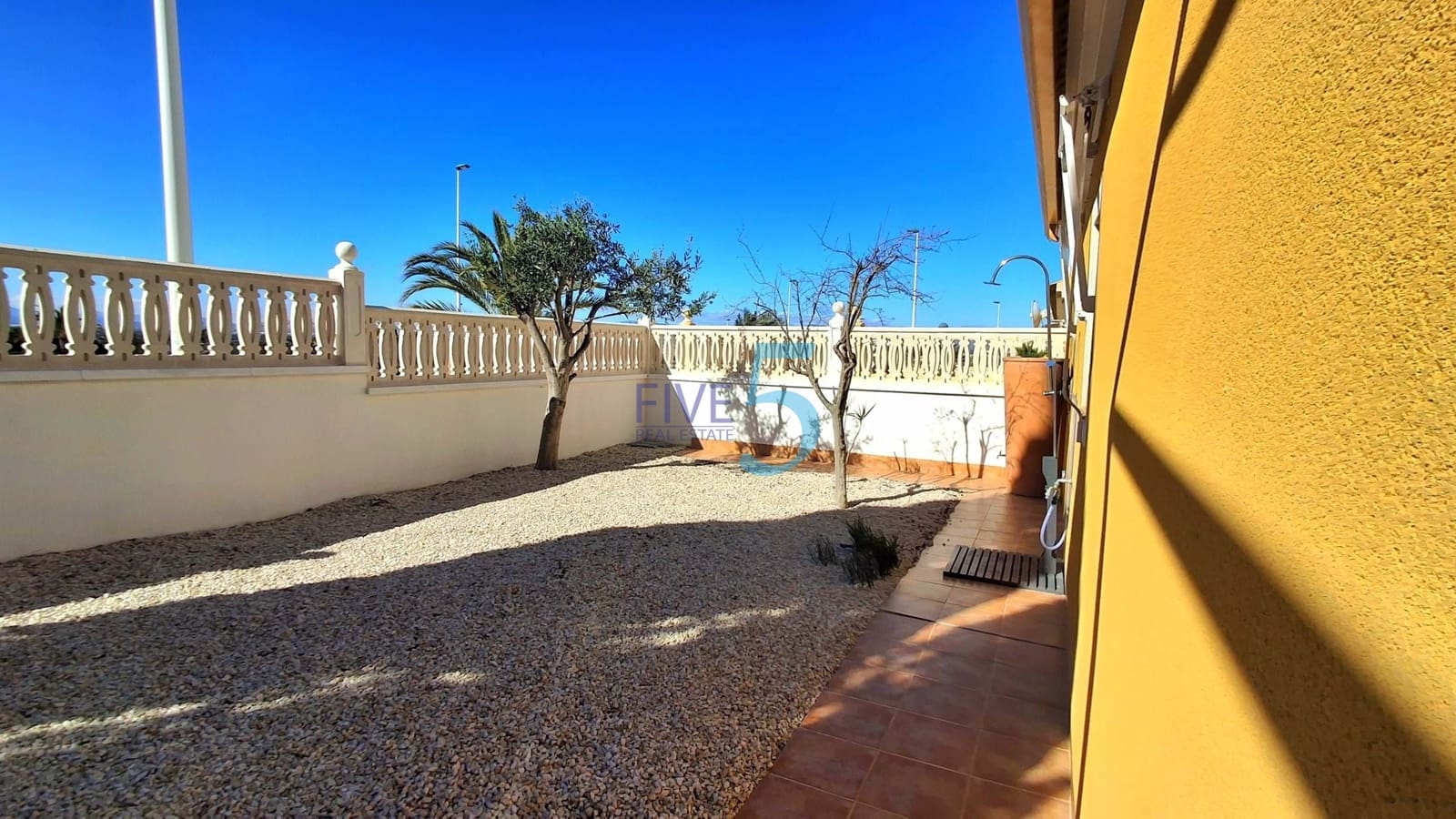 Apartamento de 3 habitaciones en Arenales del Sol en venta con piscina garaje - 349.000 € (Ref: 9953121)